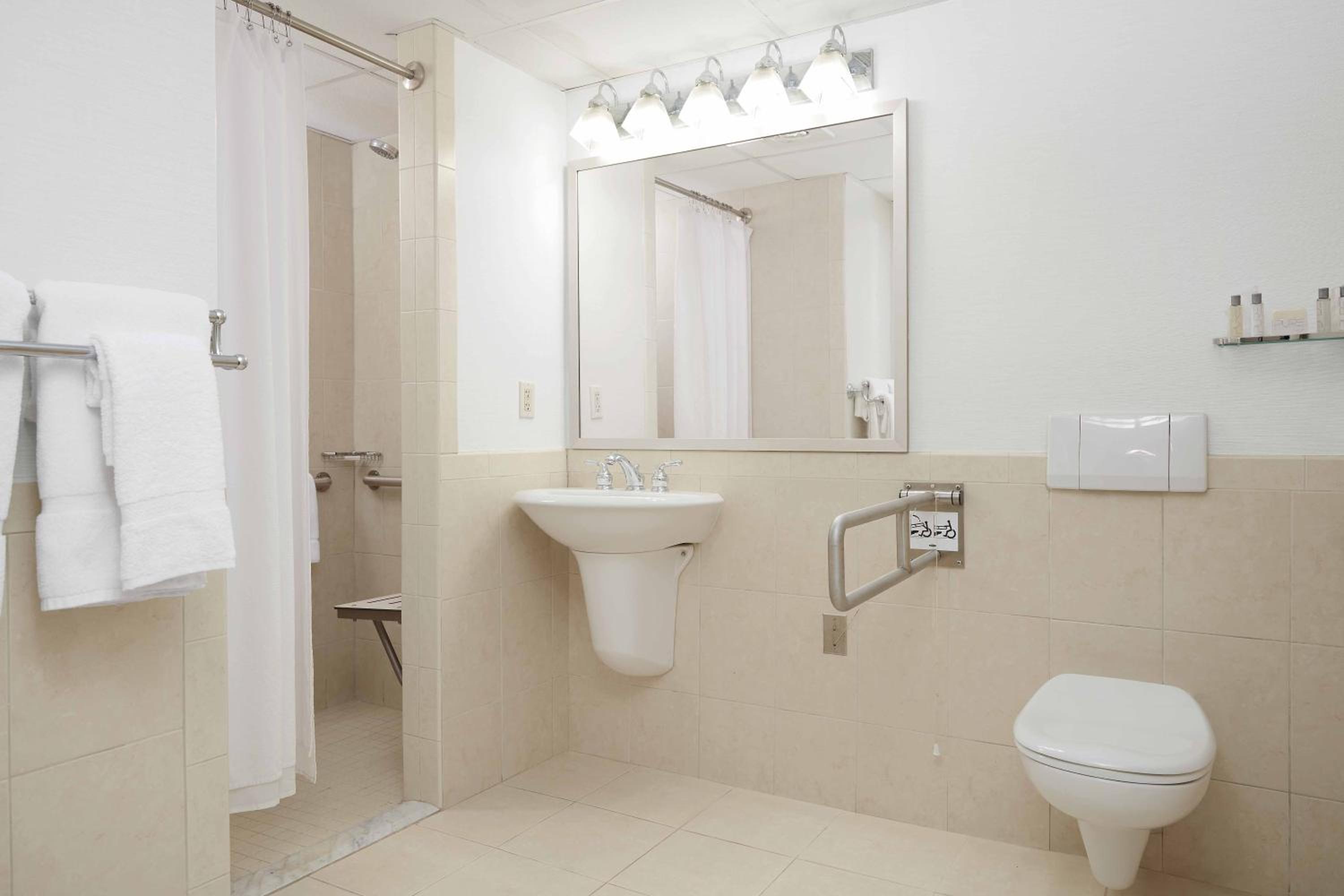 Double Room - Disability Access photo 2