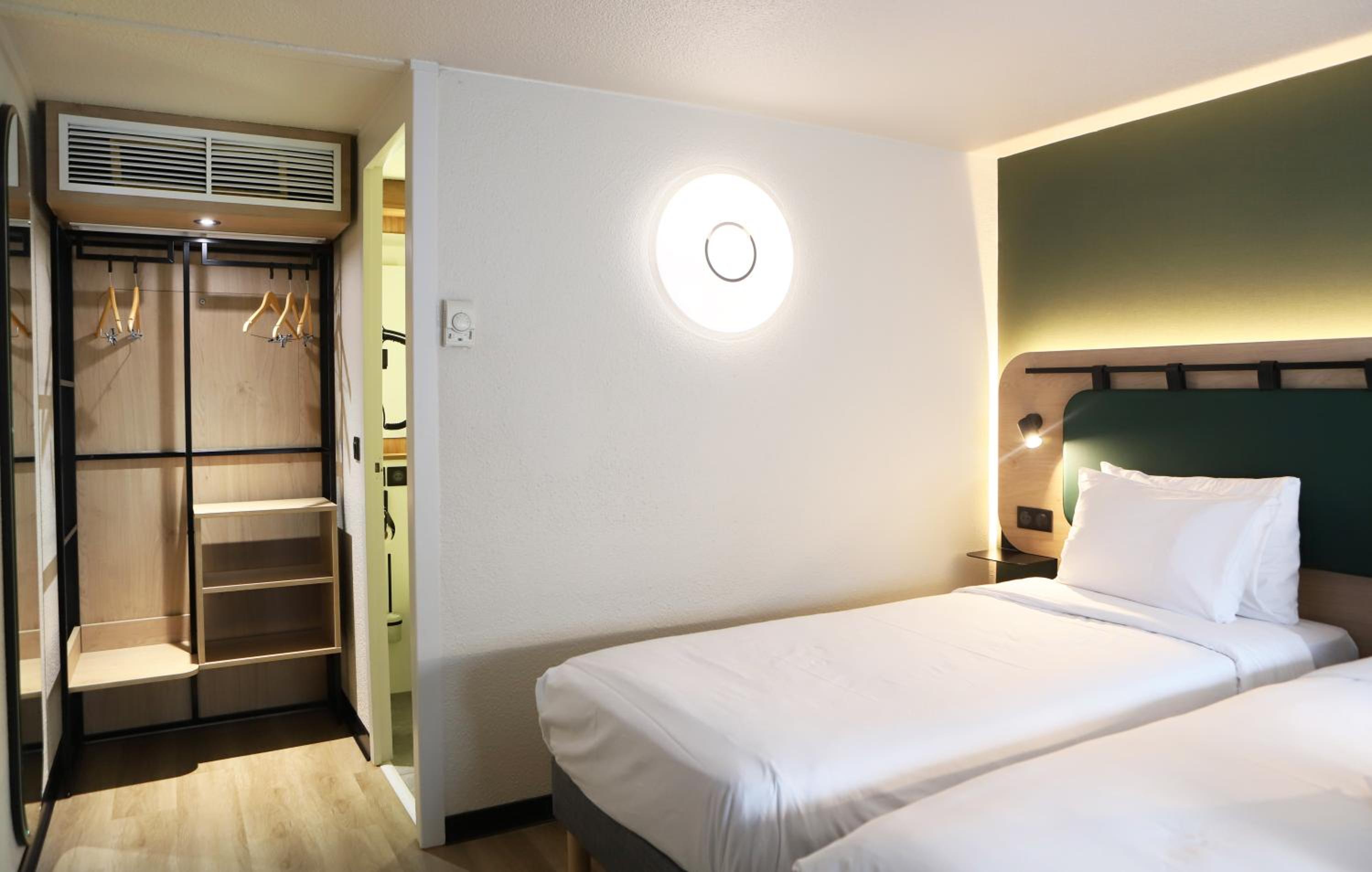 Standard Twin Room (Exterior Bulding) photo 3