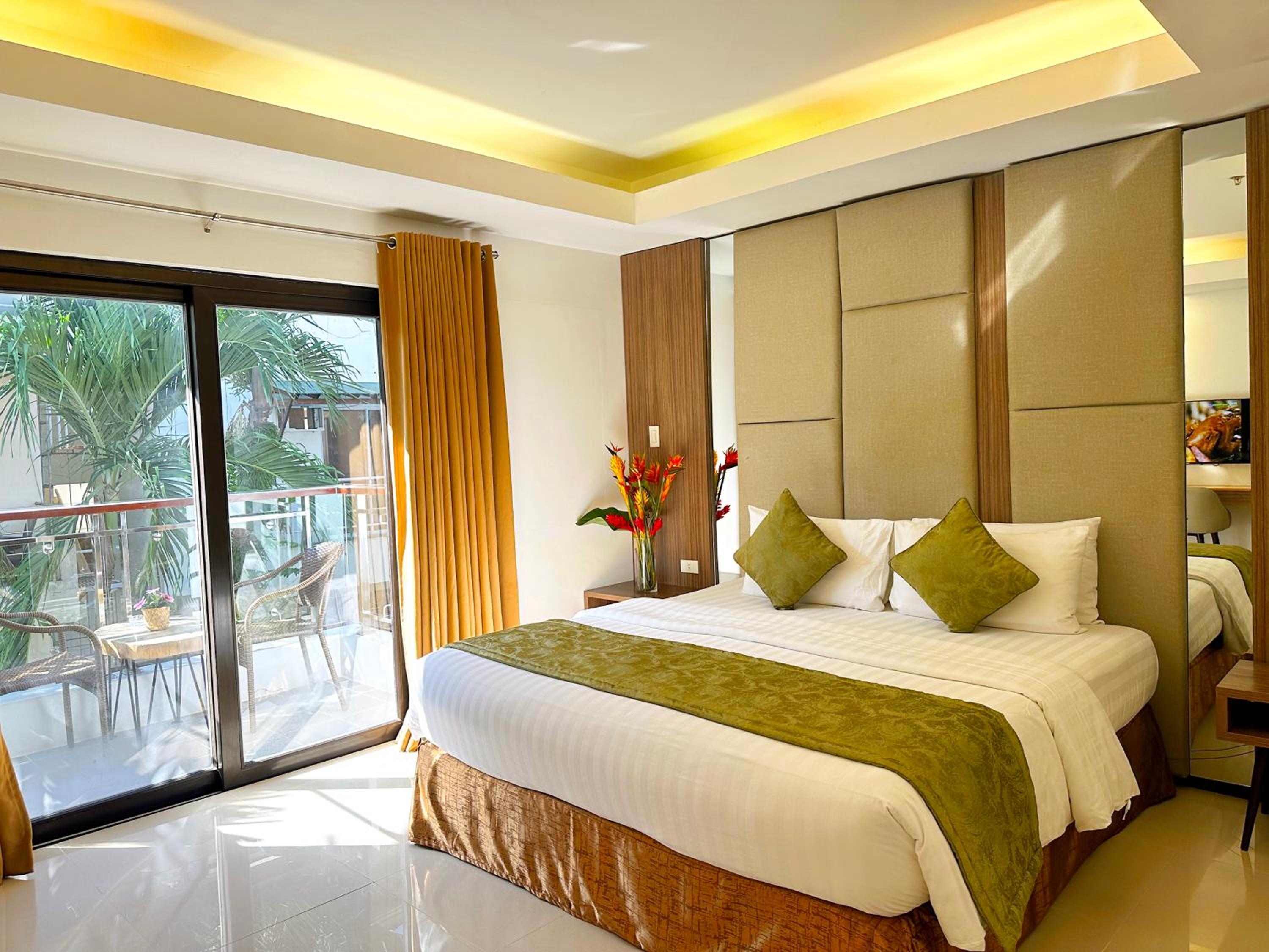 Deluxe Double Room - Photo 14