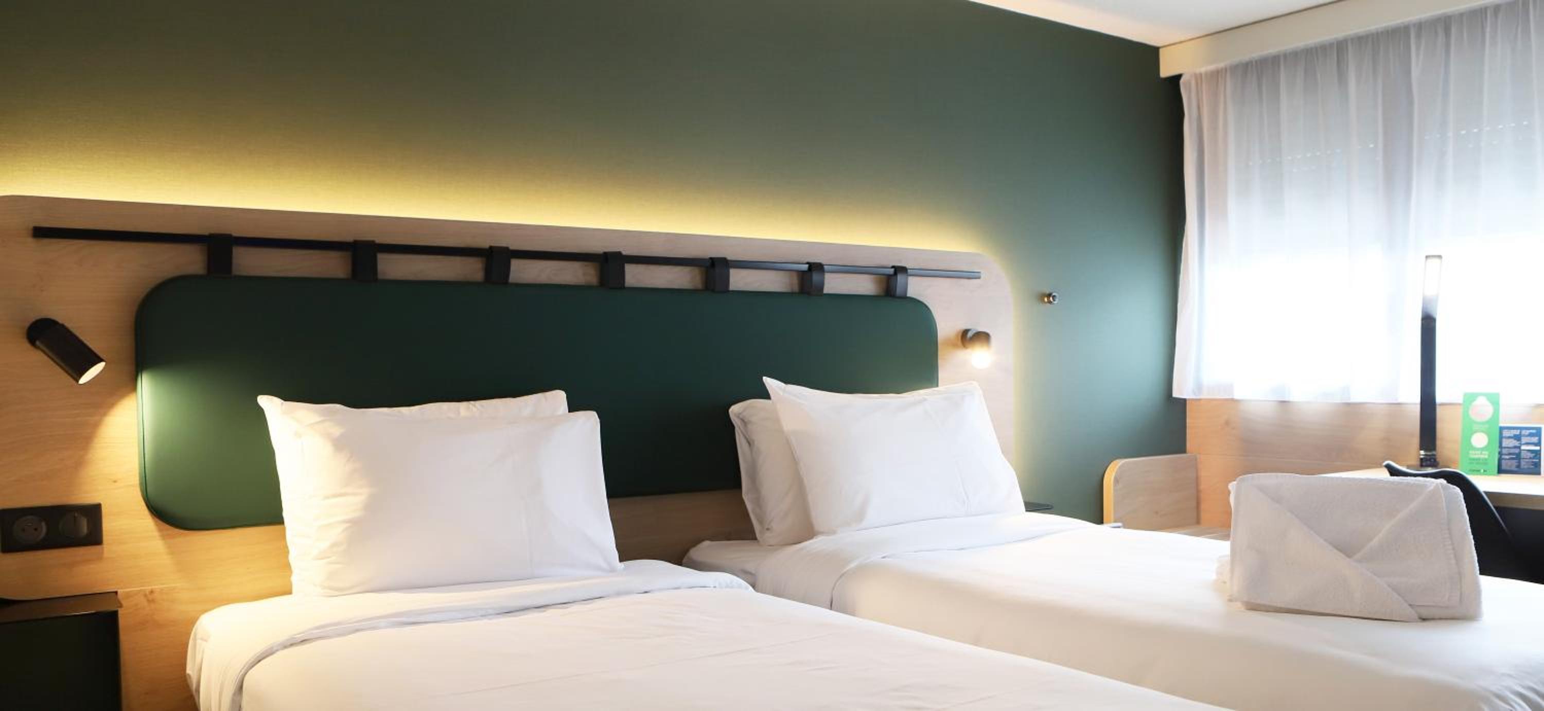 Standard Twin Room (Exterior Bulding)