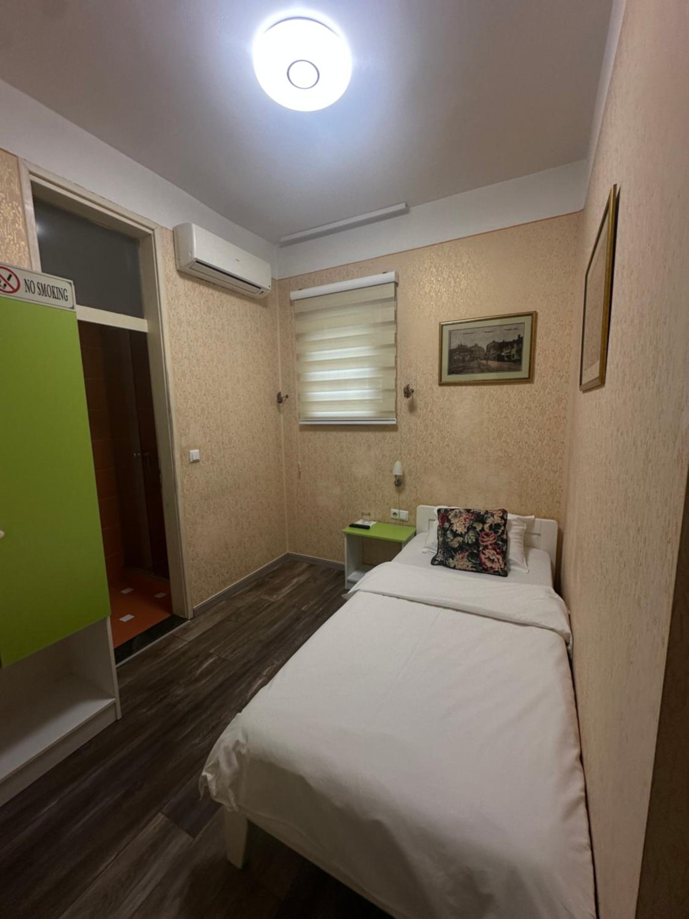 Single Room photo 1