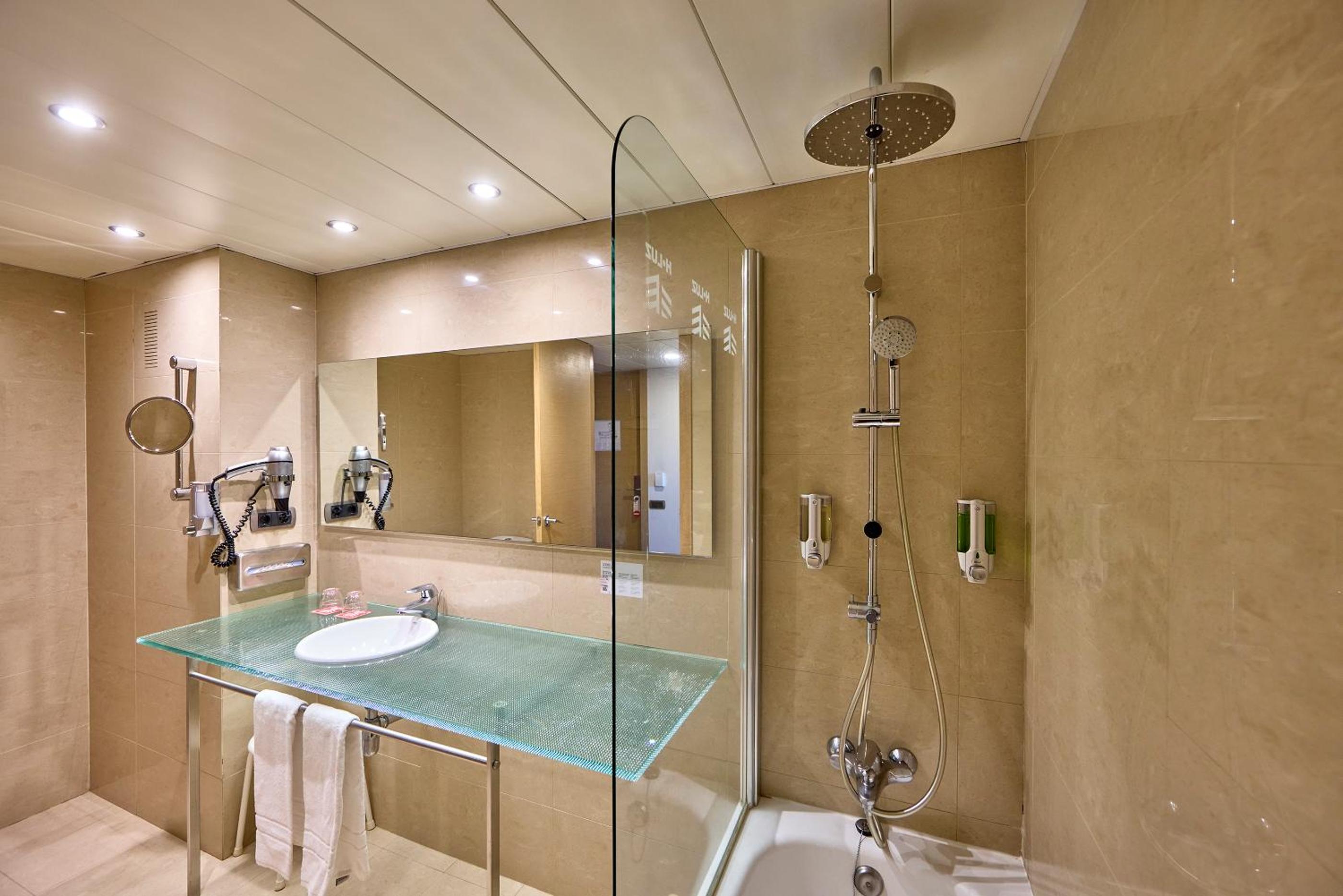 Twin Room - Photo 3