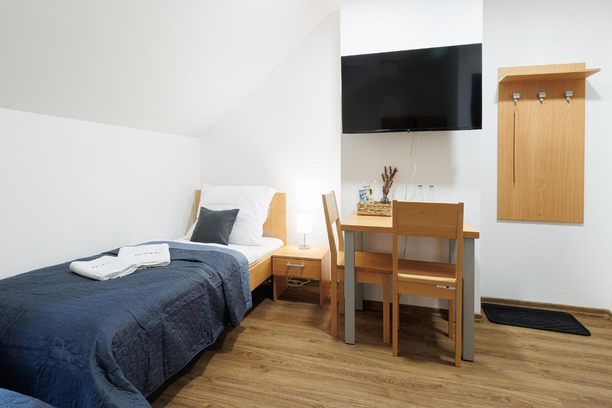 Twin Room with Private Bathroom photo 1