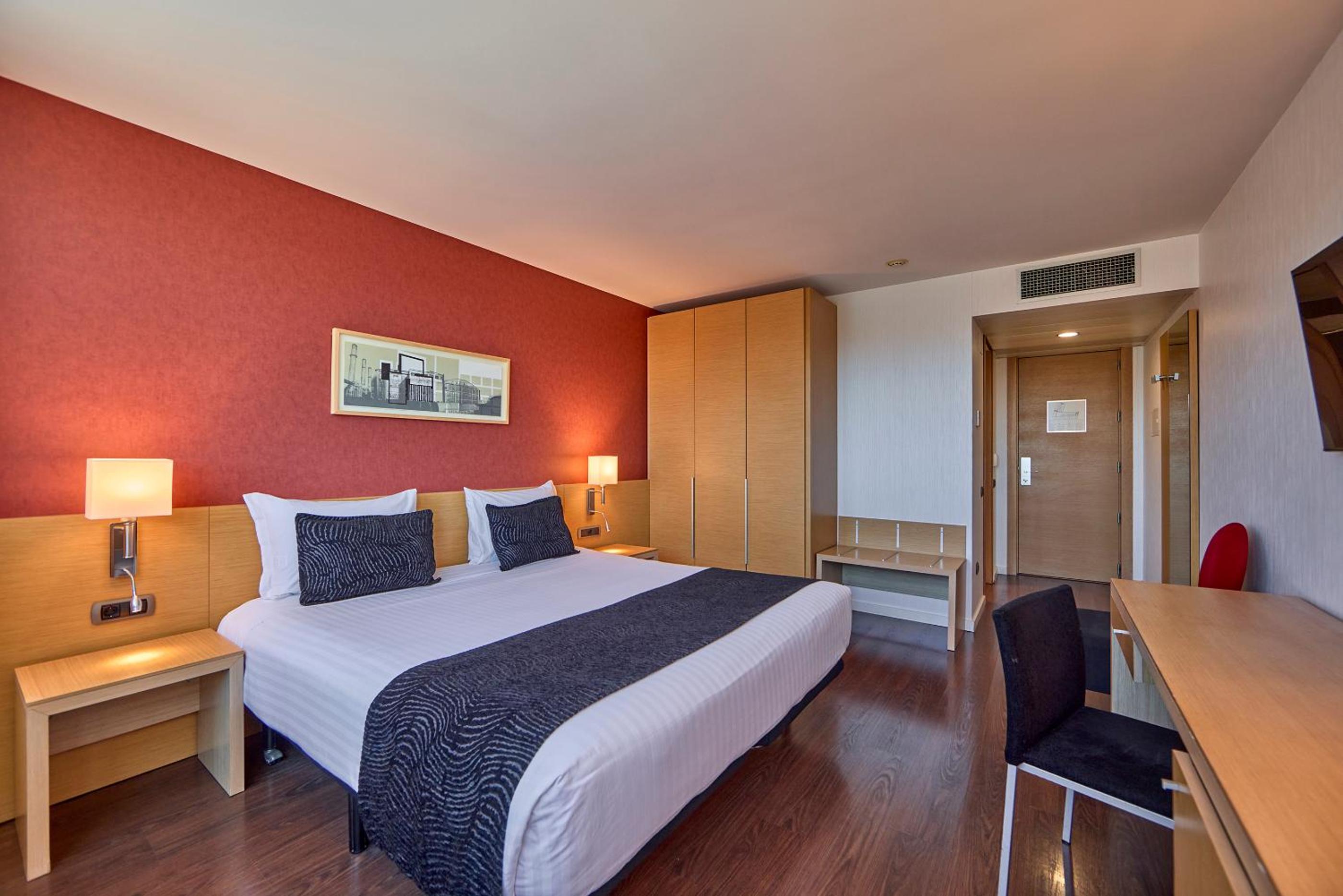 Double or Twin Room with Free Parking - Photo 1