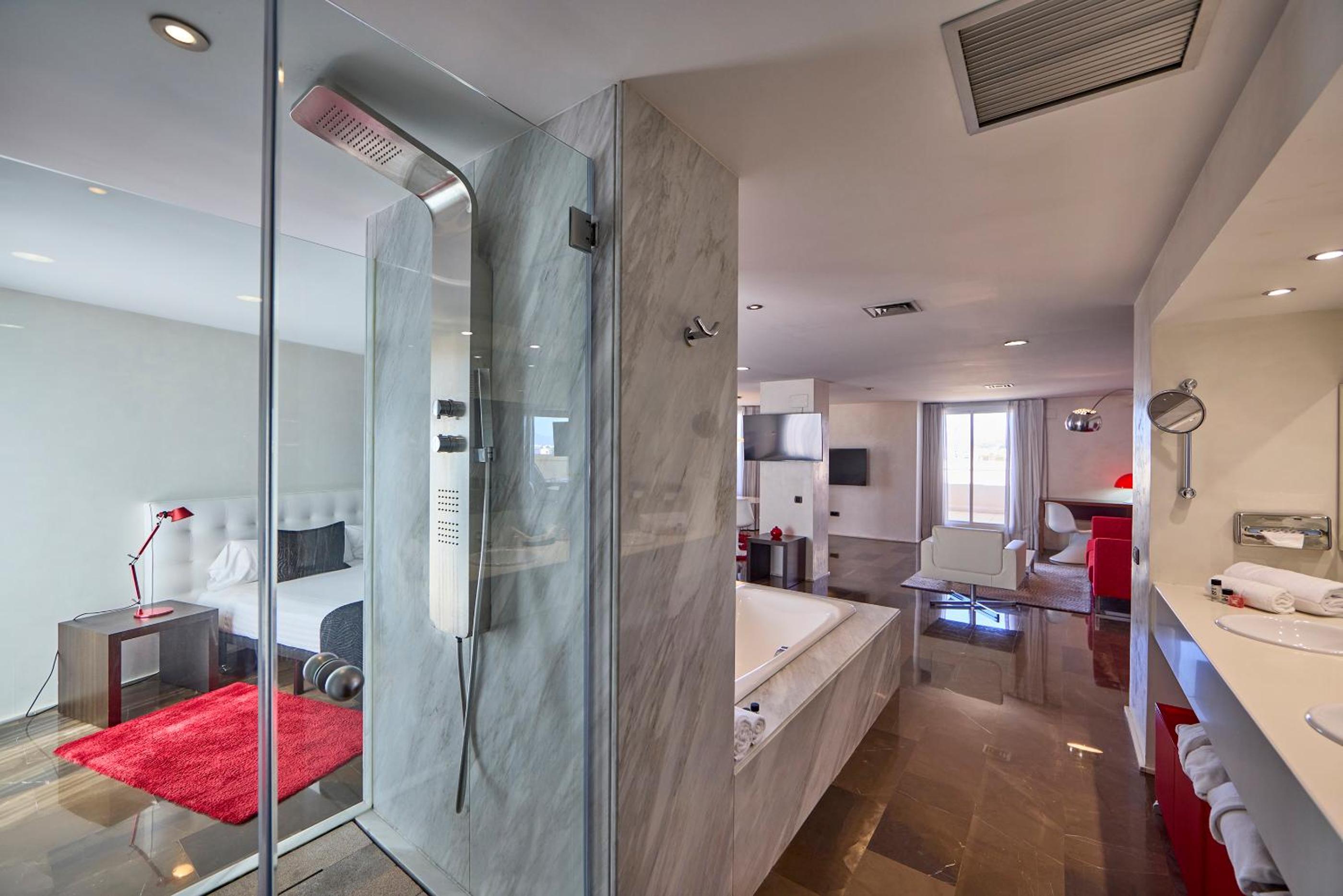 Suite with Terrace - Photo 2