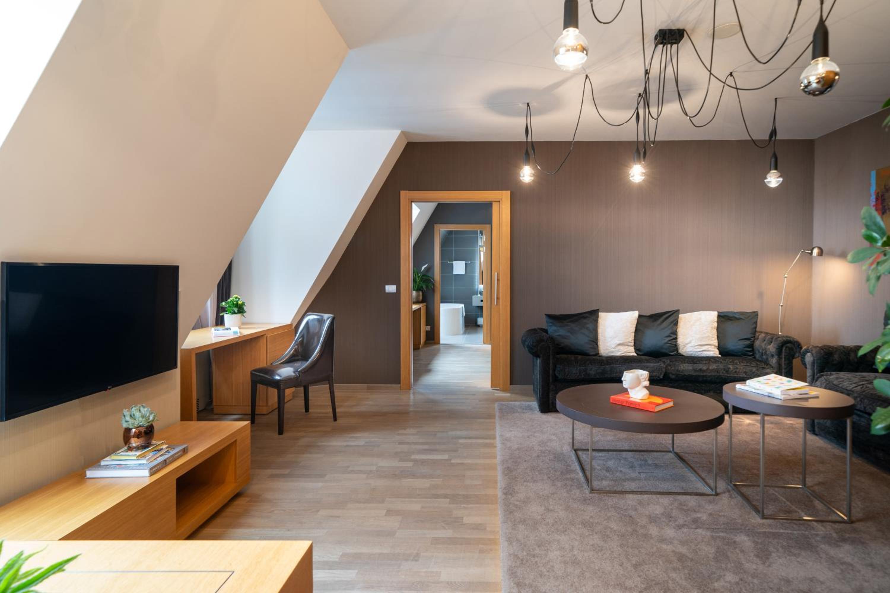 The Townhouse thumbnail 6