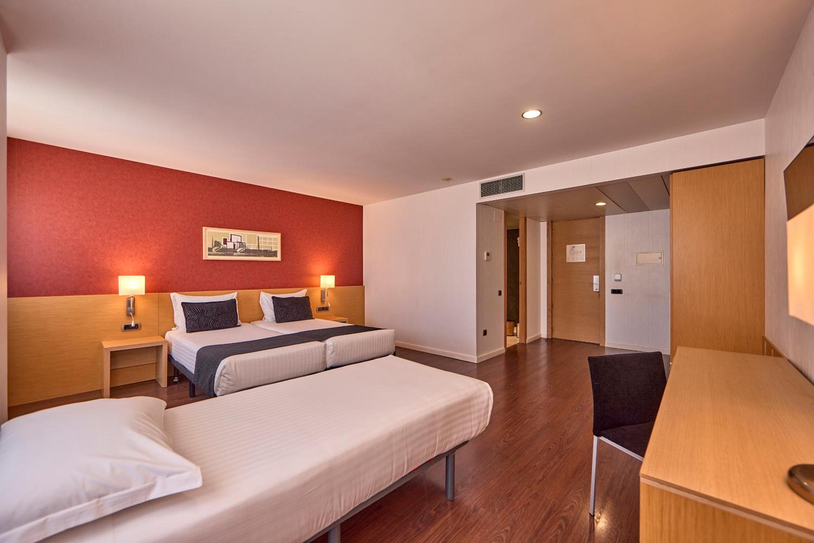 Family Room (2 Adults + 1 Child) - Photo 8