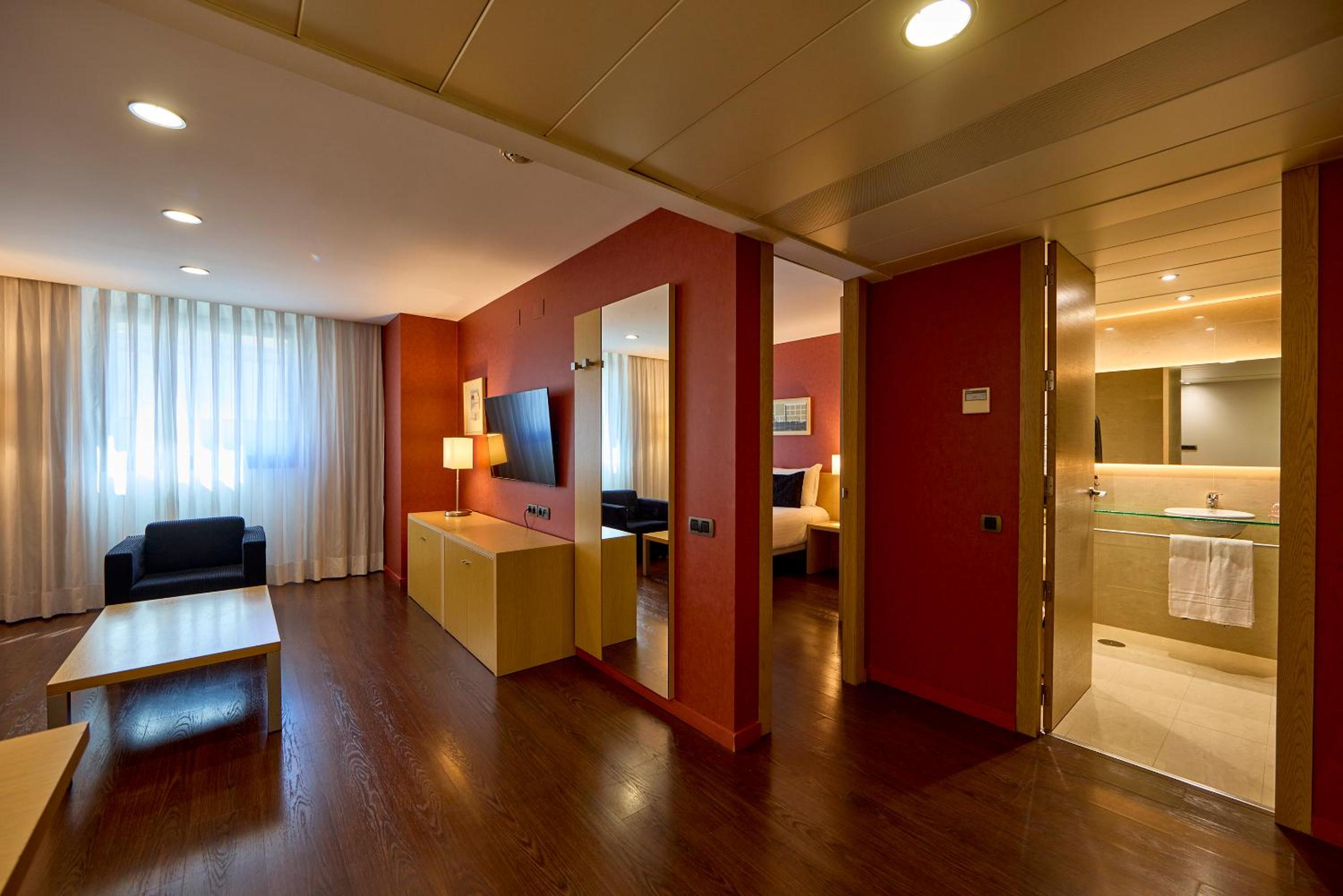 Family Room (2 Adults + 2 Children) - Photo 4