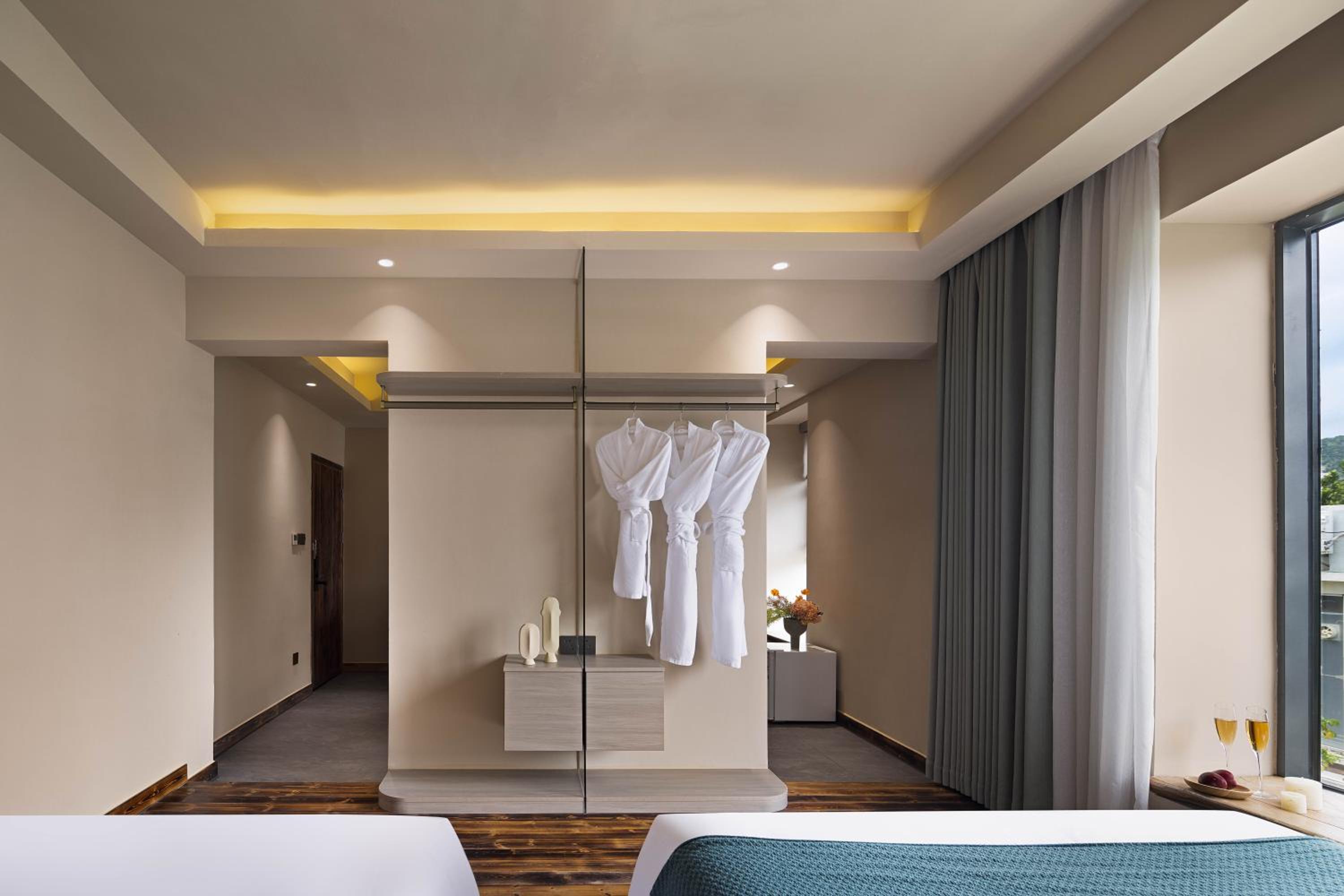 Standard Twin Room With Sofa photo 3