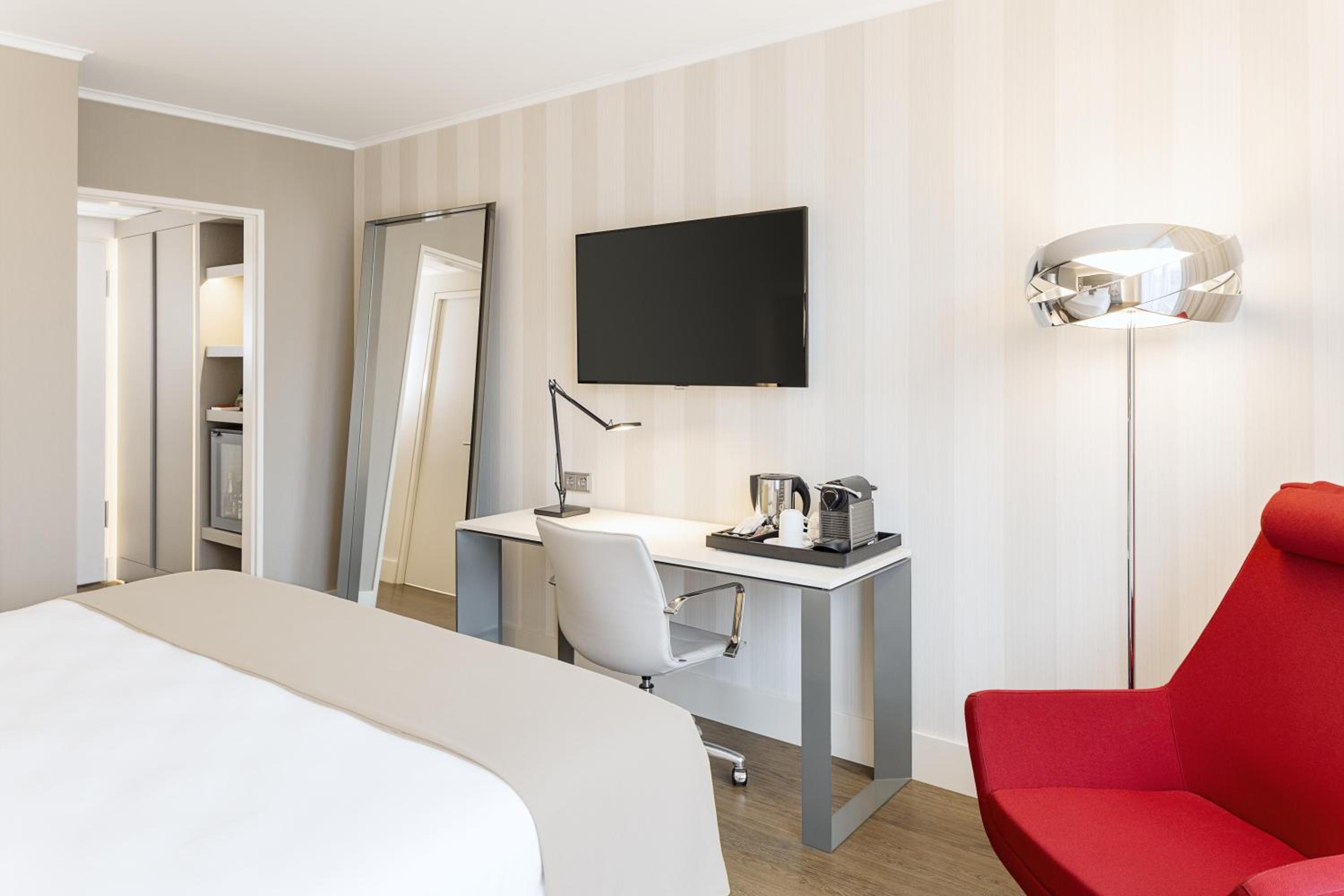 Premium Terrace Room thumbnail 6
