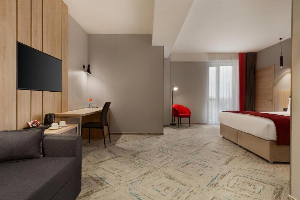 Junior King Suite - Non-Smoking - Photo 4