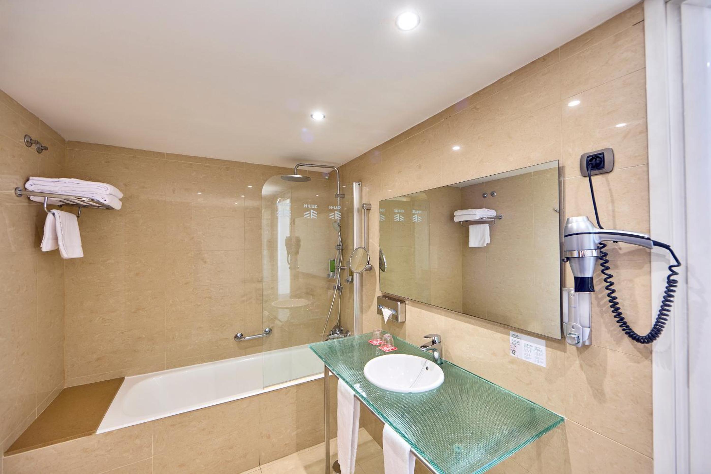 Twin Room with Terrace - Photo 7