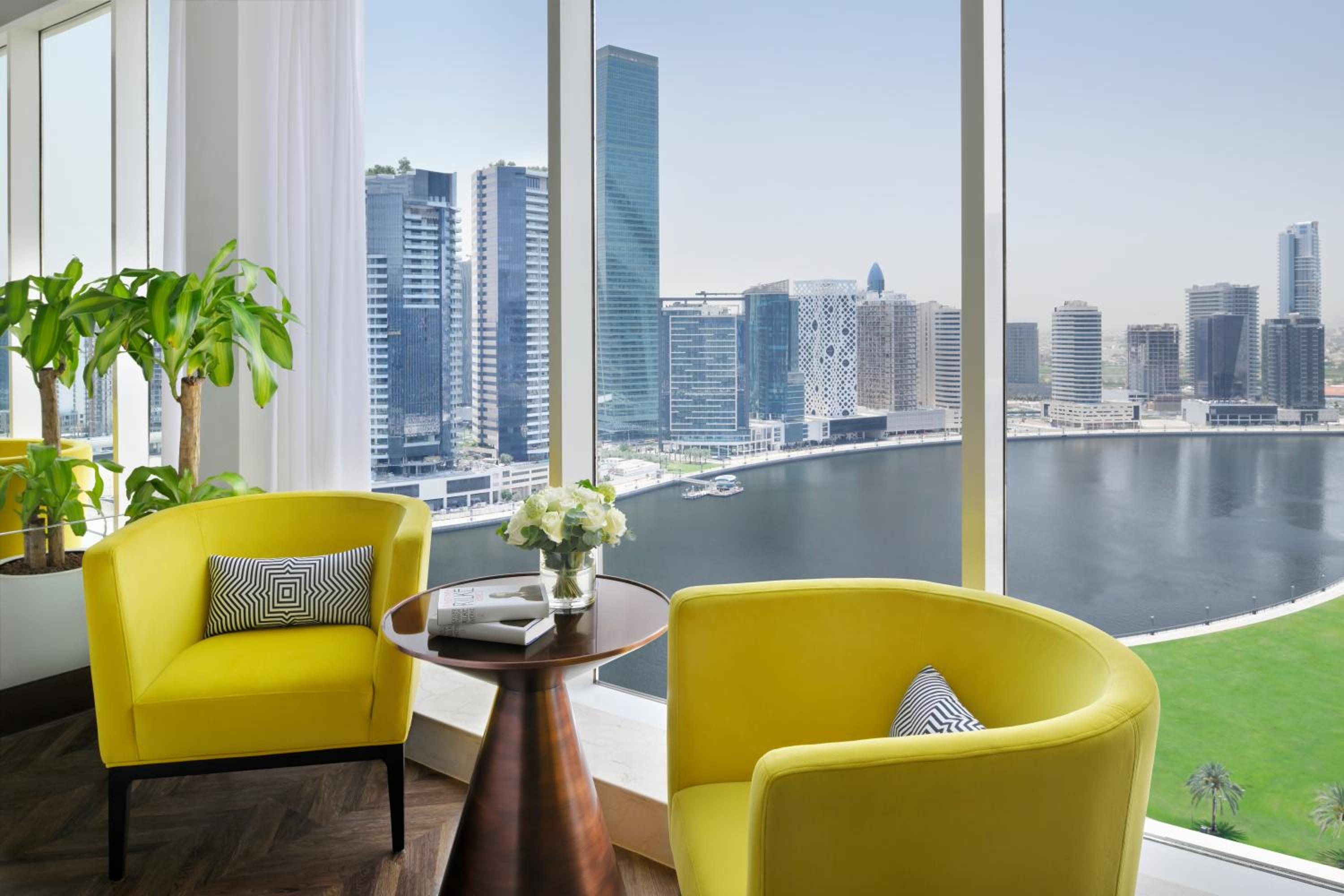 Deluxe King Room with Canal View photo 2