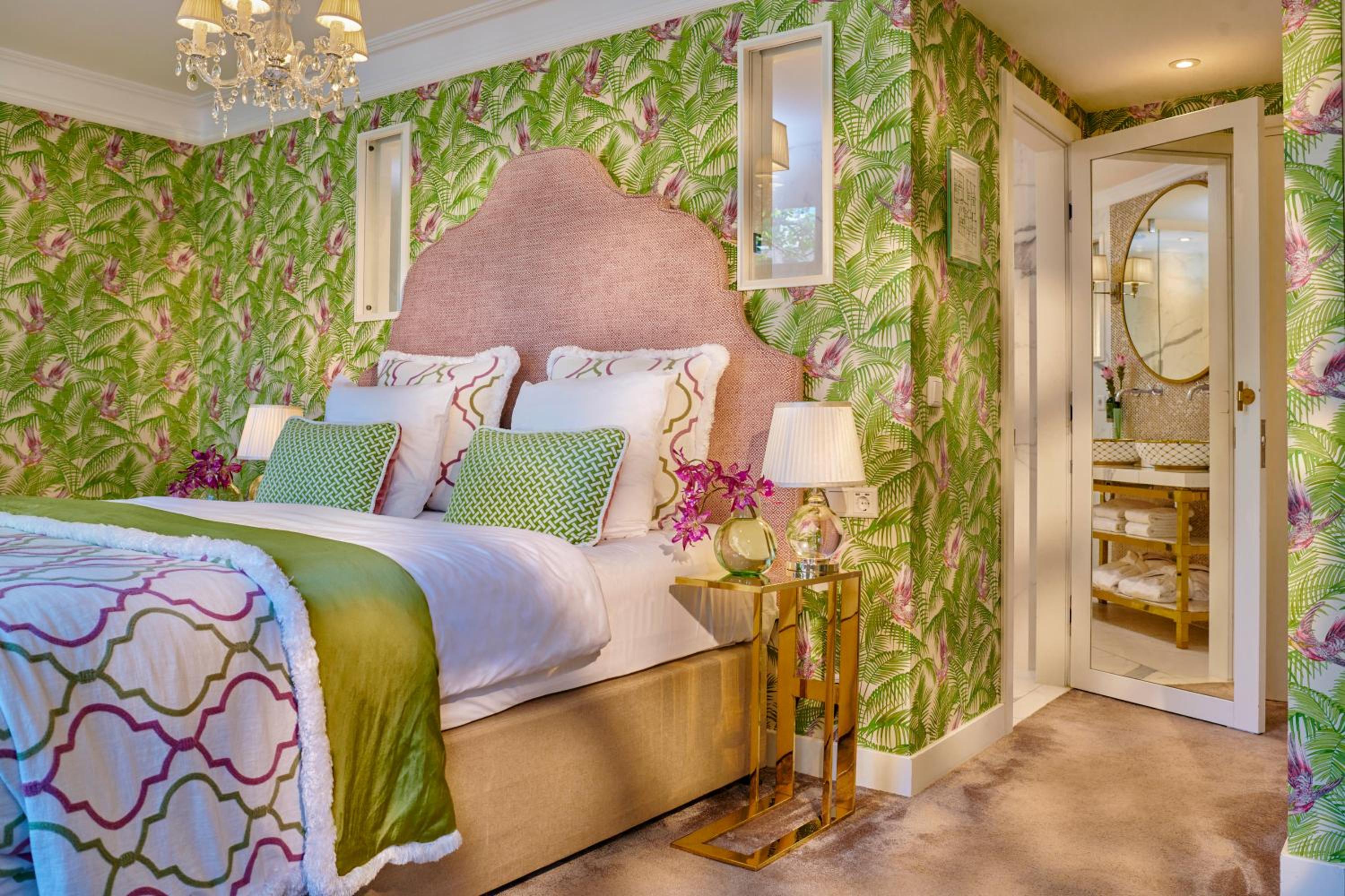 Deluxe Double or Twin Room with Canal View photo 3