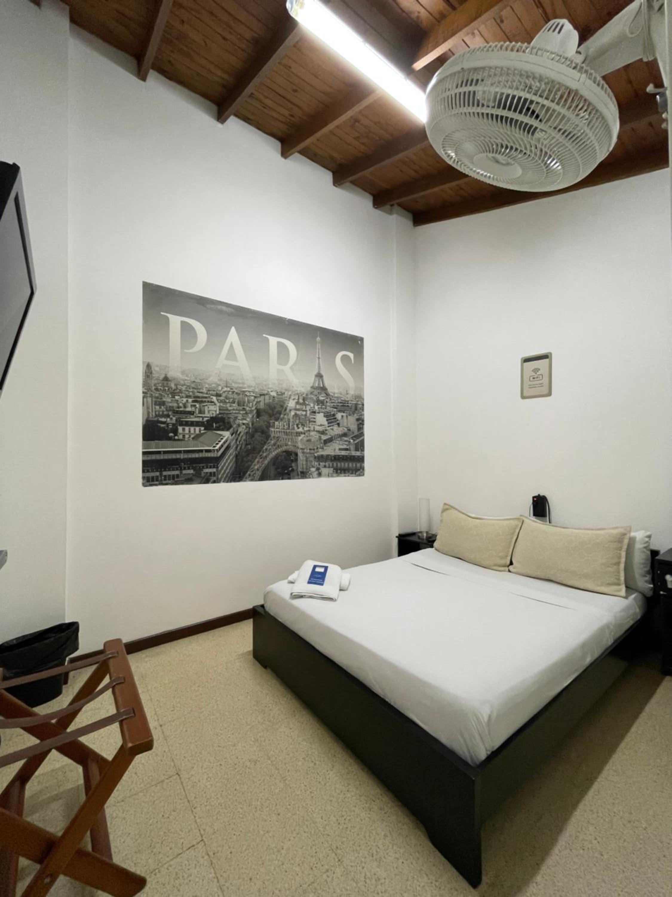 Standard Double Room with Shared Bathroom photo 2