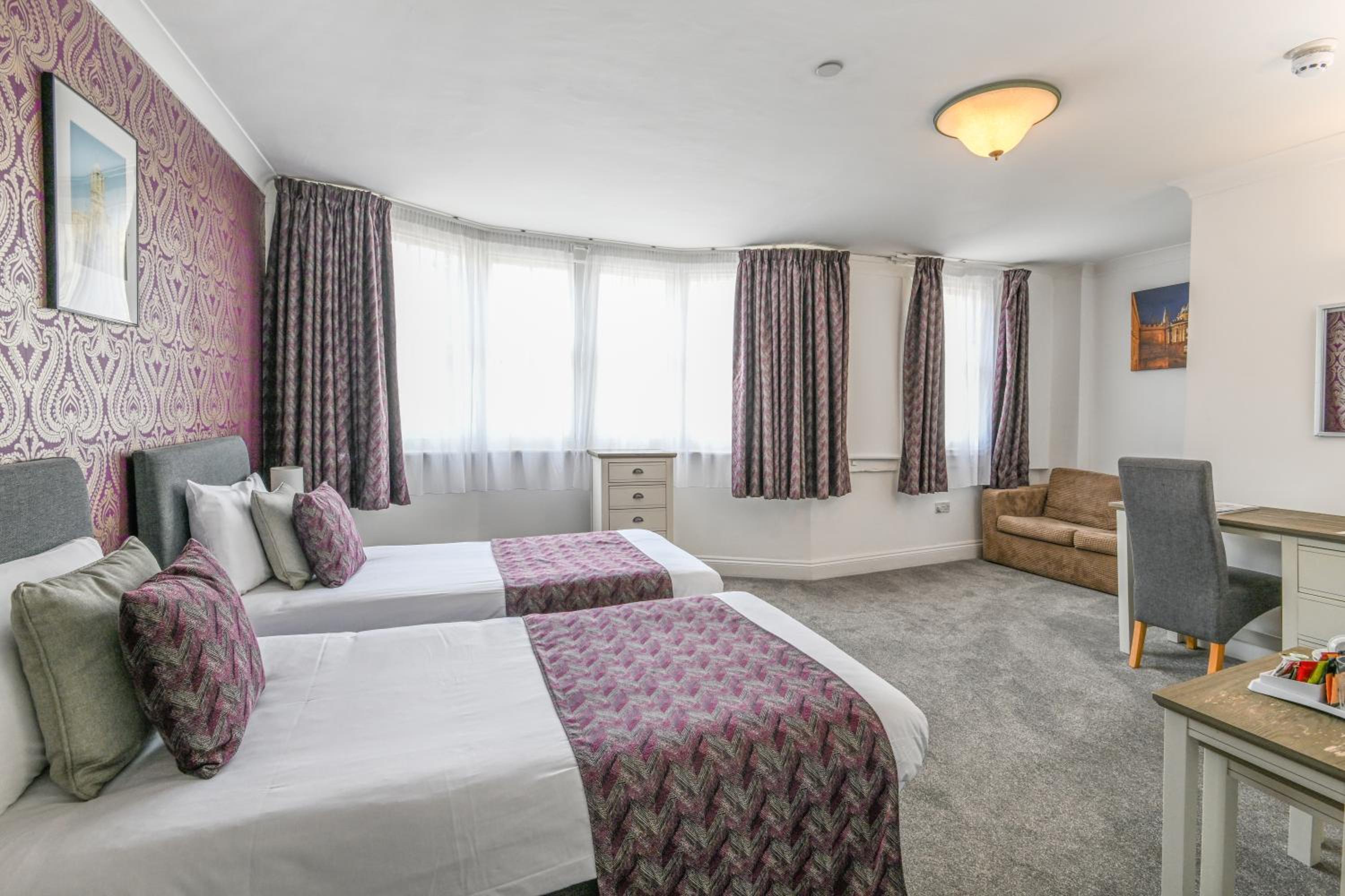 Deluxe Twin Room photo 2