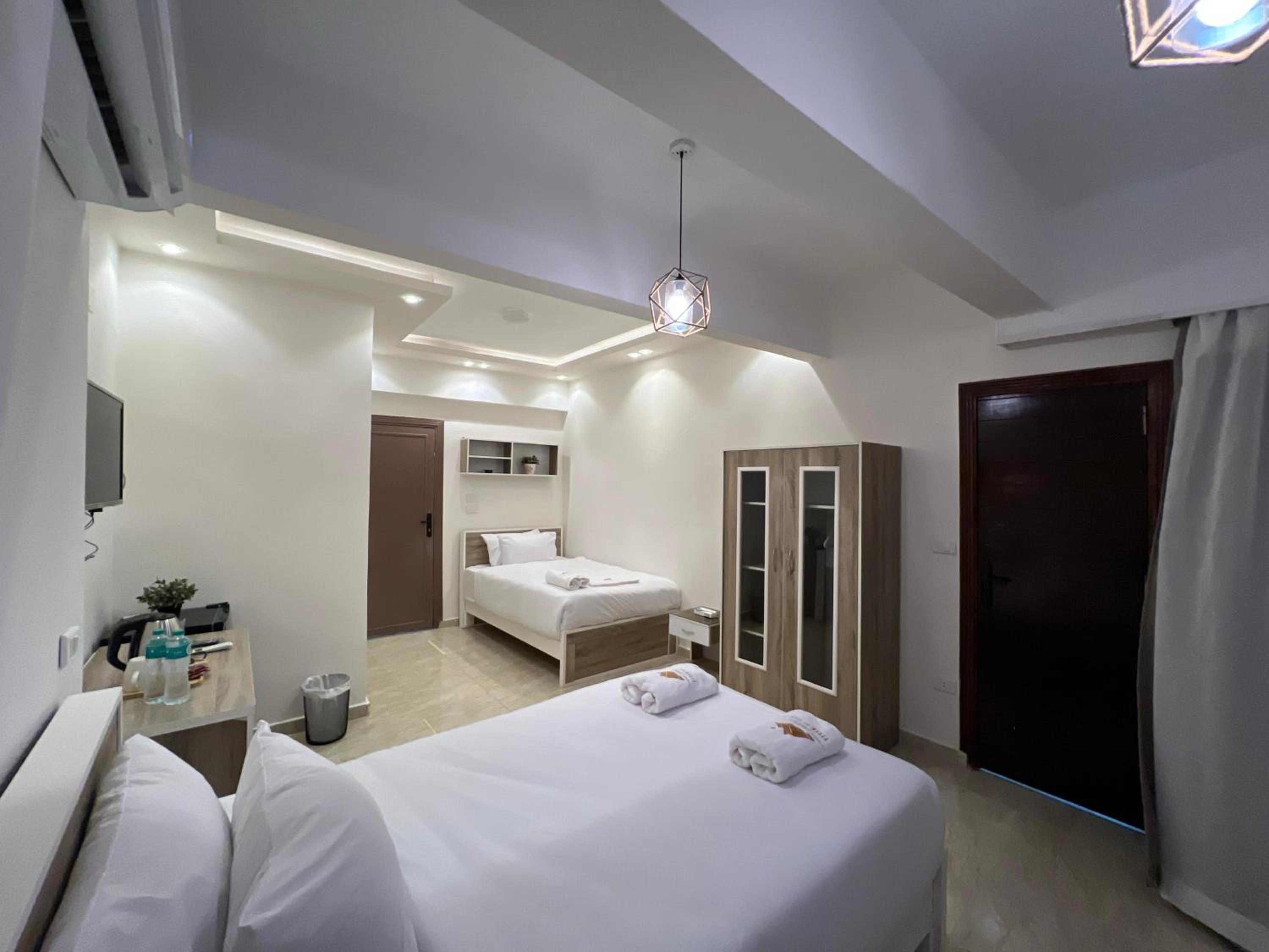 Deluxe Twin Room with balcony with City View photo 2