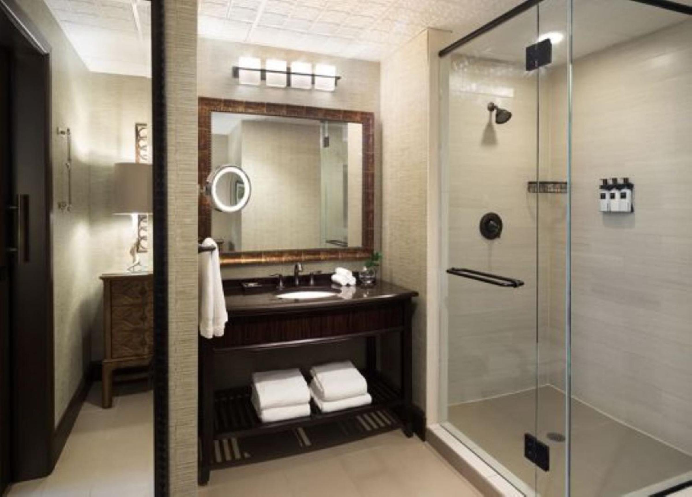 Executive One-Bedroom King Suite - Photo 2