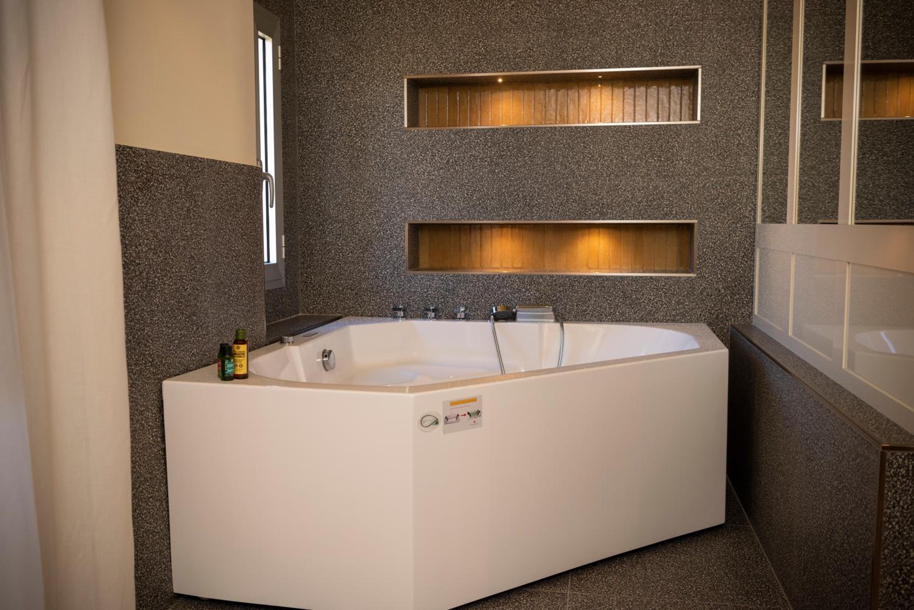 King Room with Spa Bath photo 3