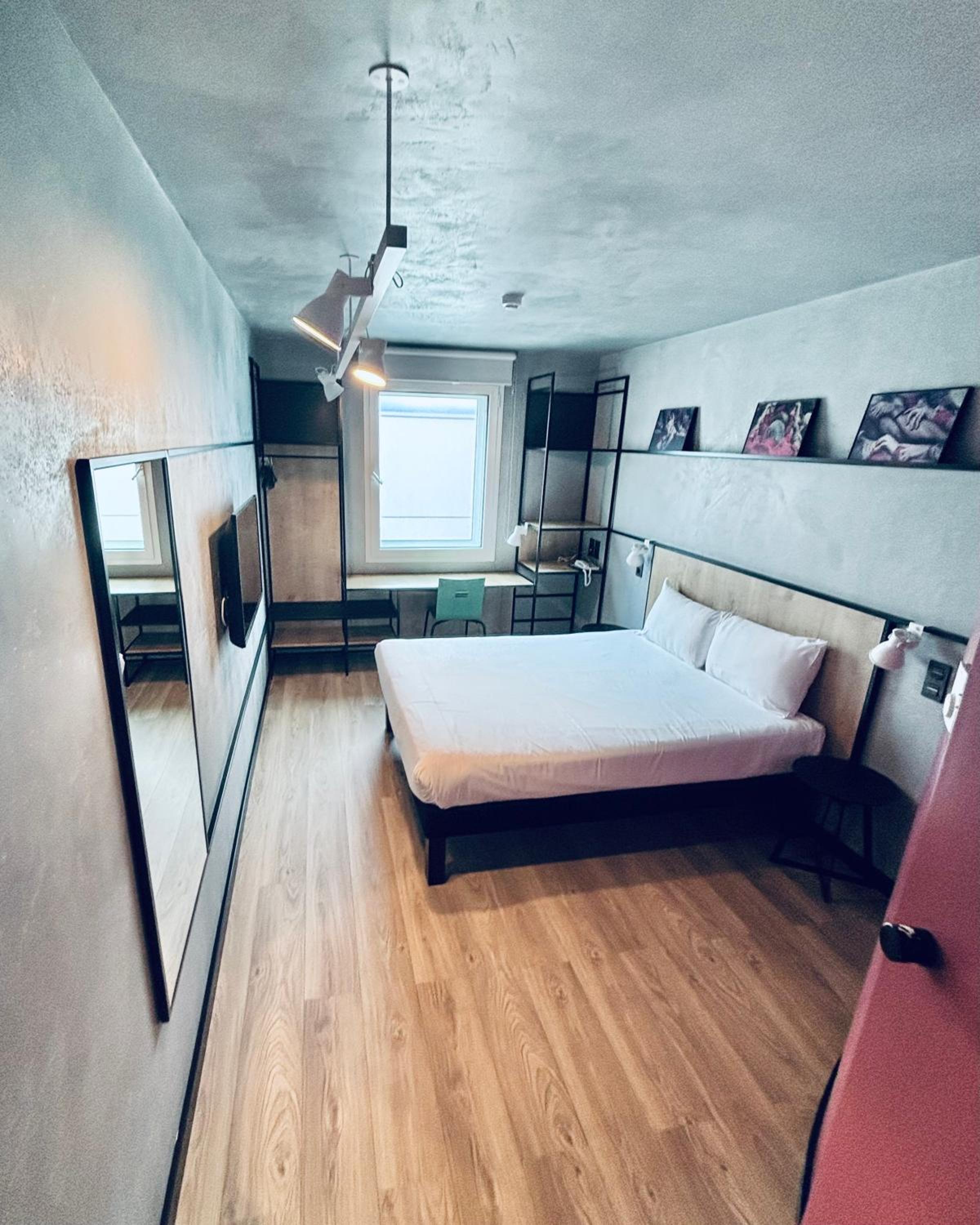 Standard Double Room - Photo 5