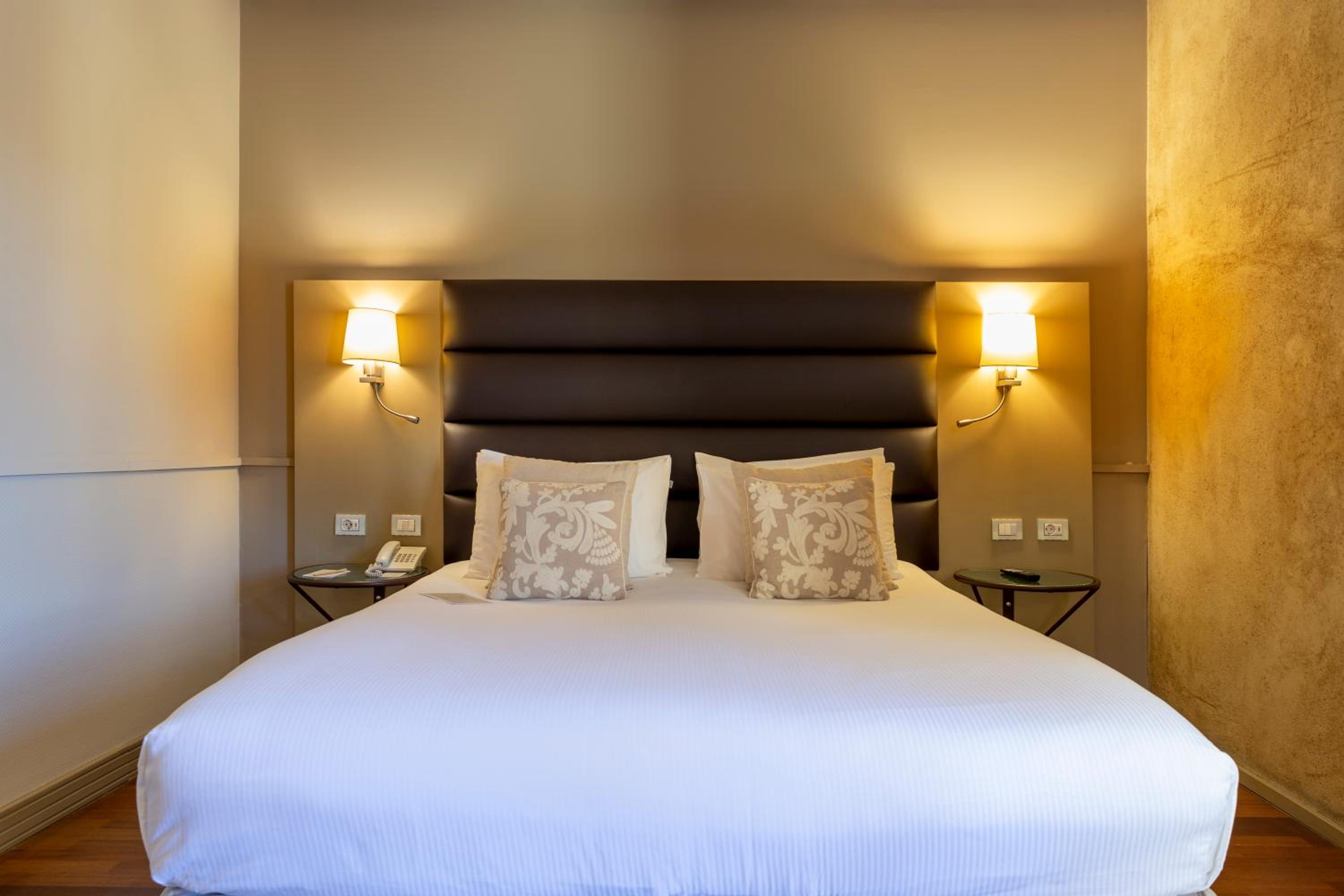 Deluxe Double or Twin Room - Photo 1