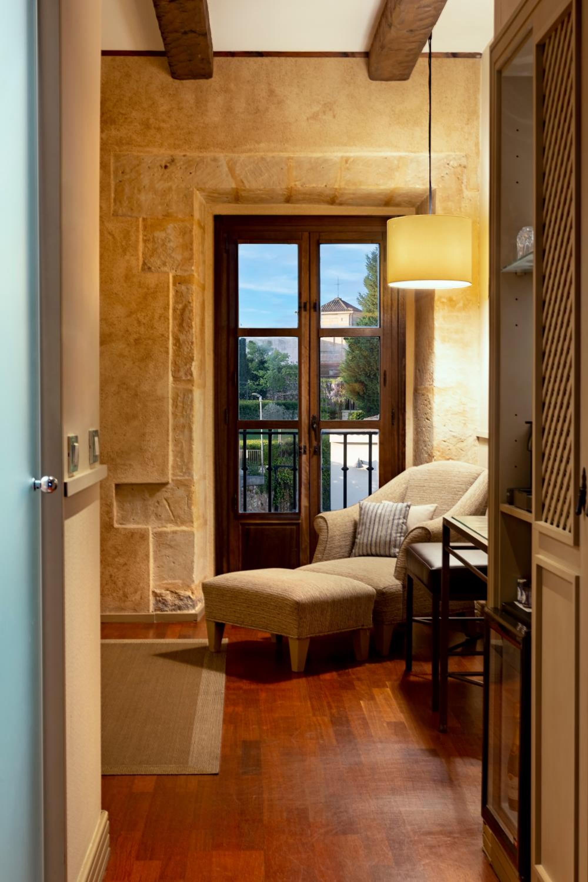 Deluxe Double or Twin Room - Photo 6