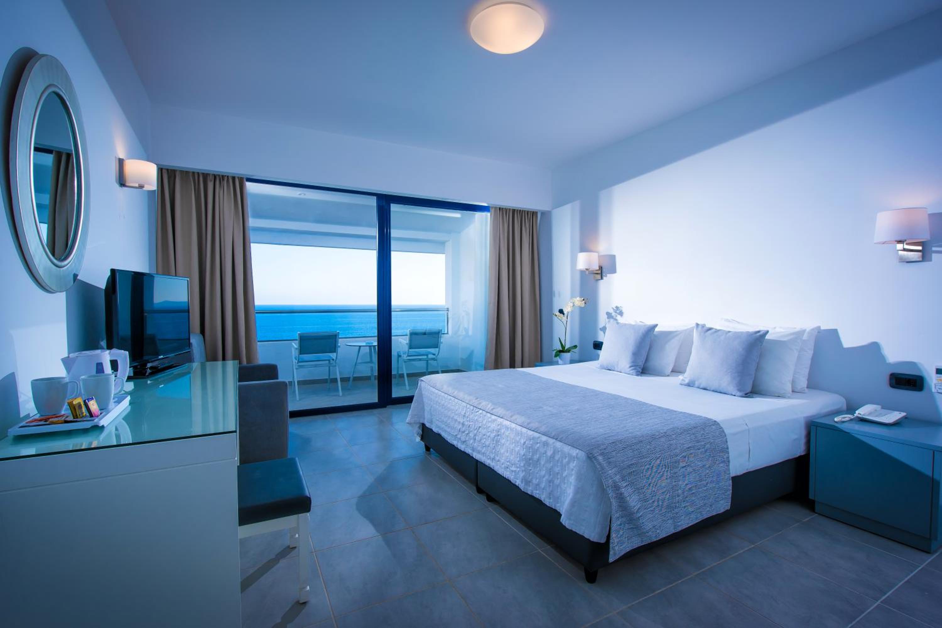 Superior Double Room with Sea View - Photo 1