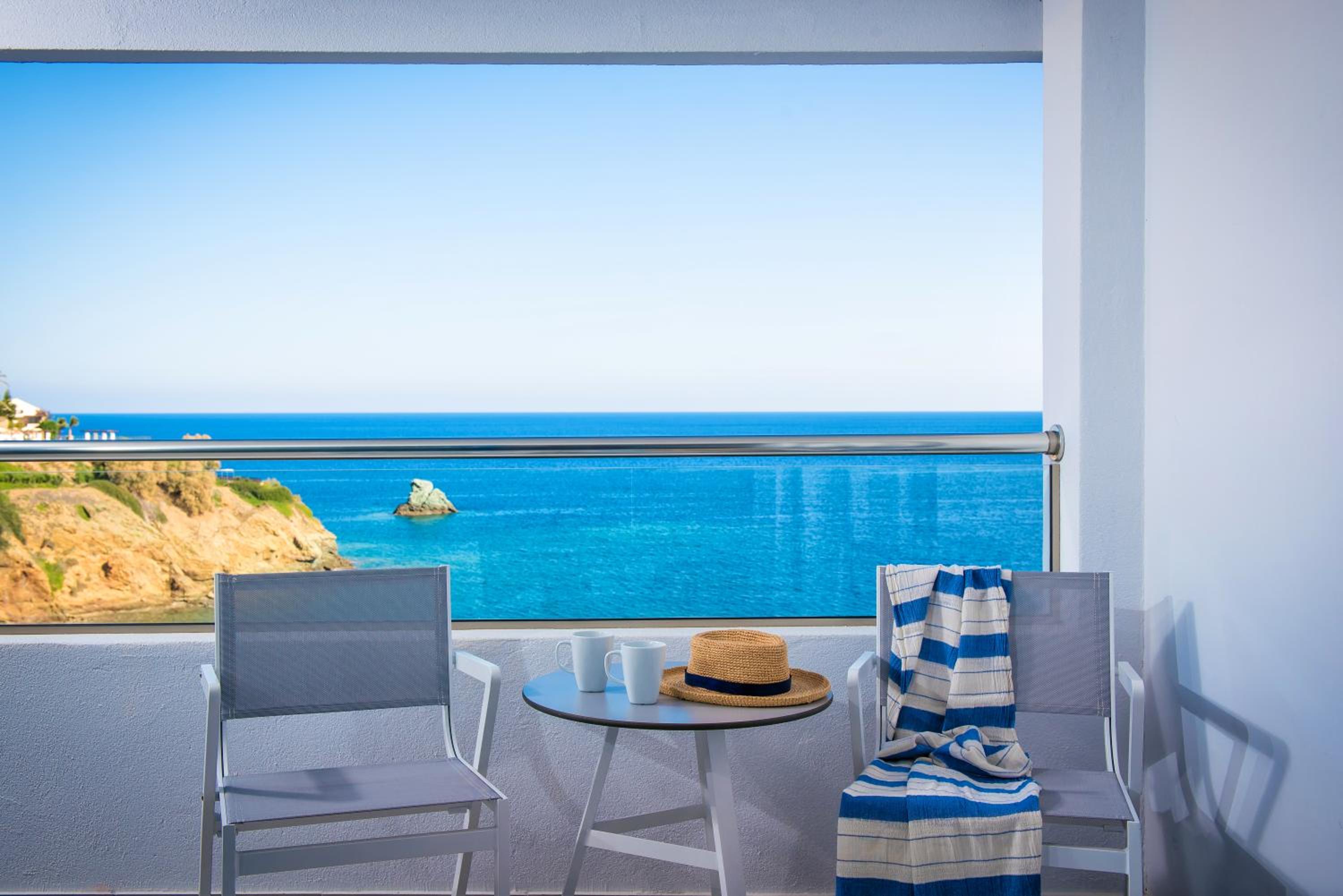 Superior Double Room with Sea View - Photo 4