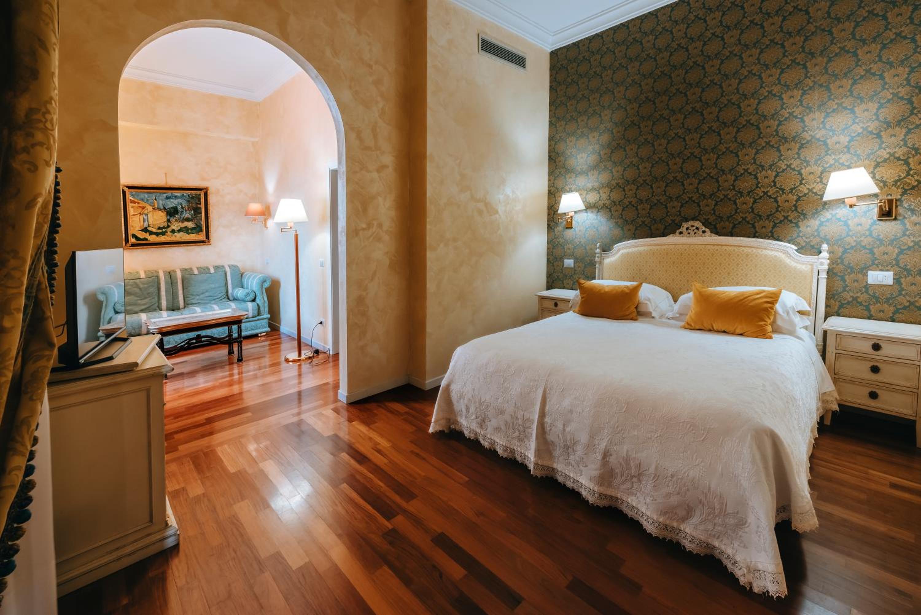 Junior Suite with Garden View