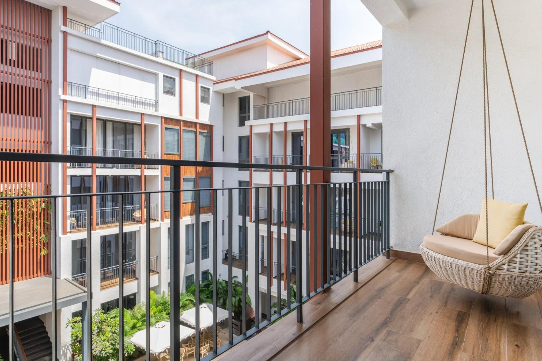 Studio with Pool View – 10% off on Food & Beverages with a-la-carte selection