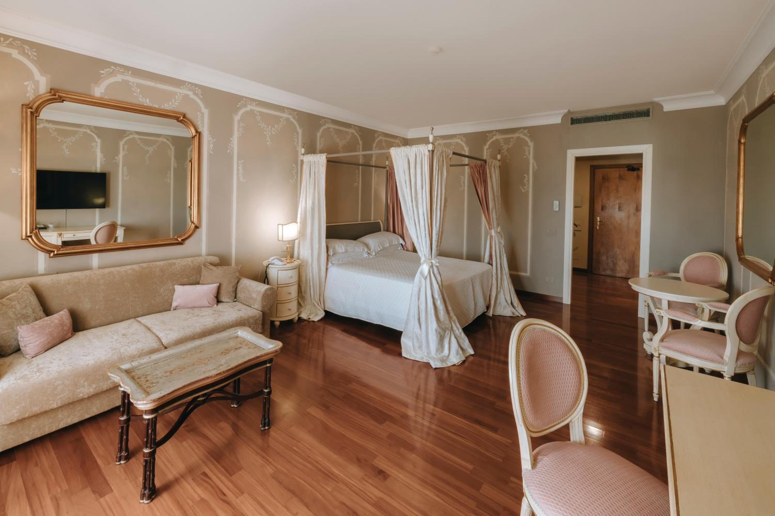 Suite with Garden View photo 3