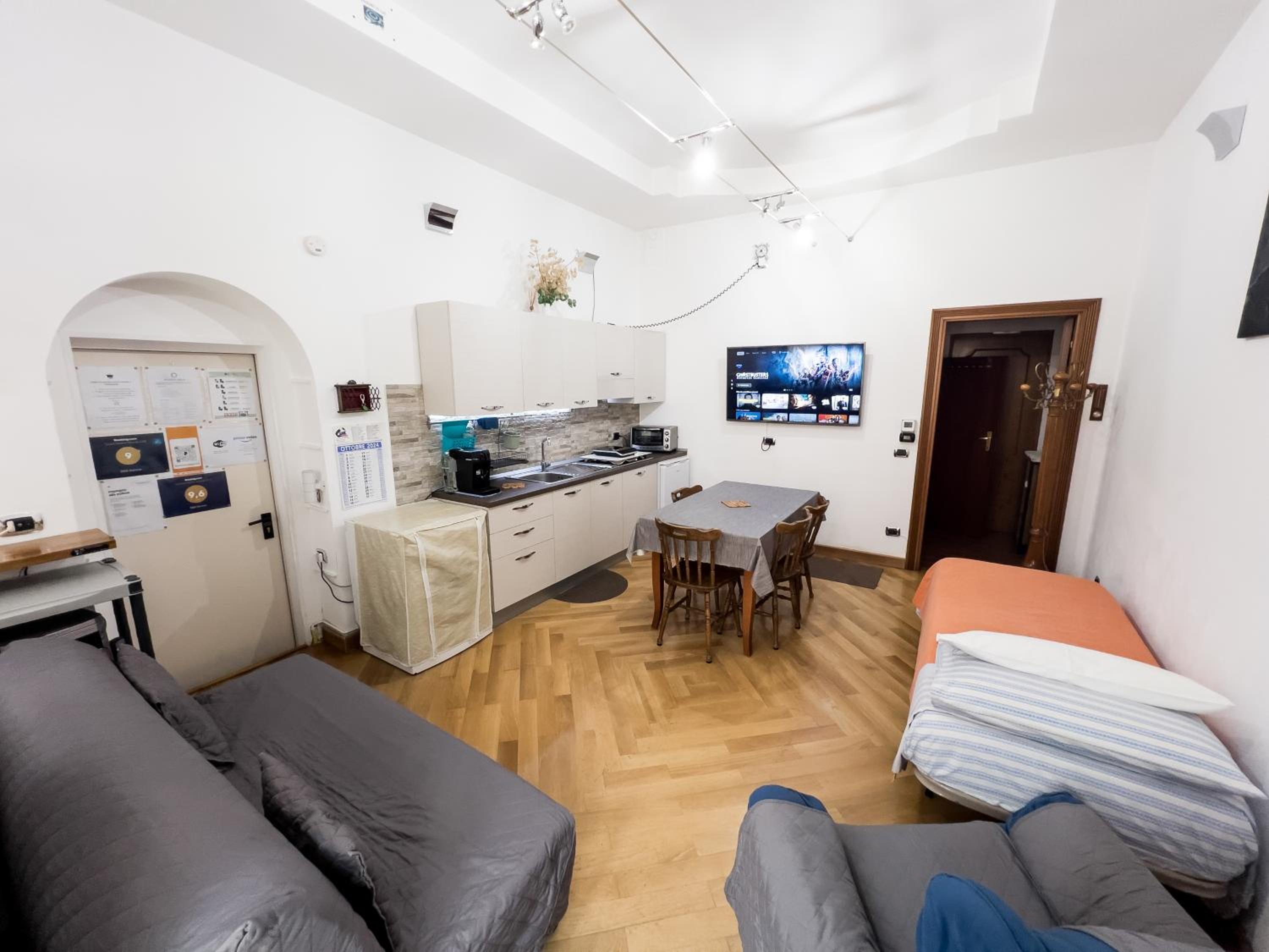Single Room with Private Bathroom photo 1