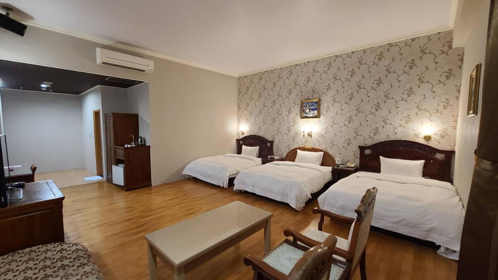 Deluxe Family Suite photo 2
