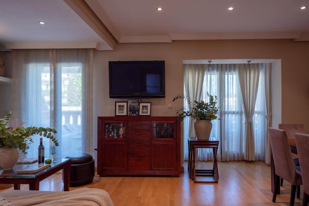 Three-Bedroom Apartment photo 3