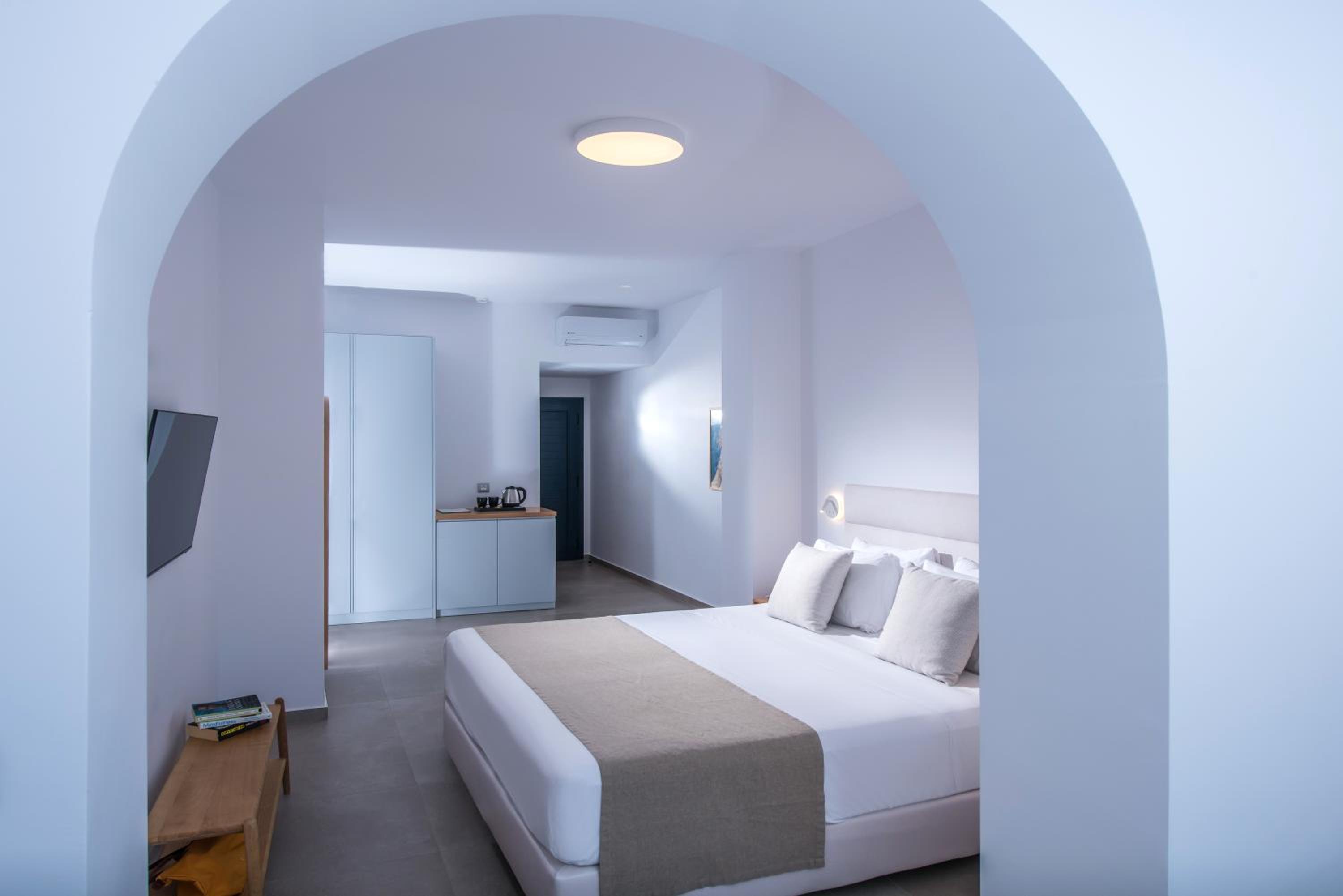 Double or Twin Room with Sea View - Photo 4