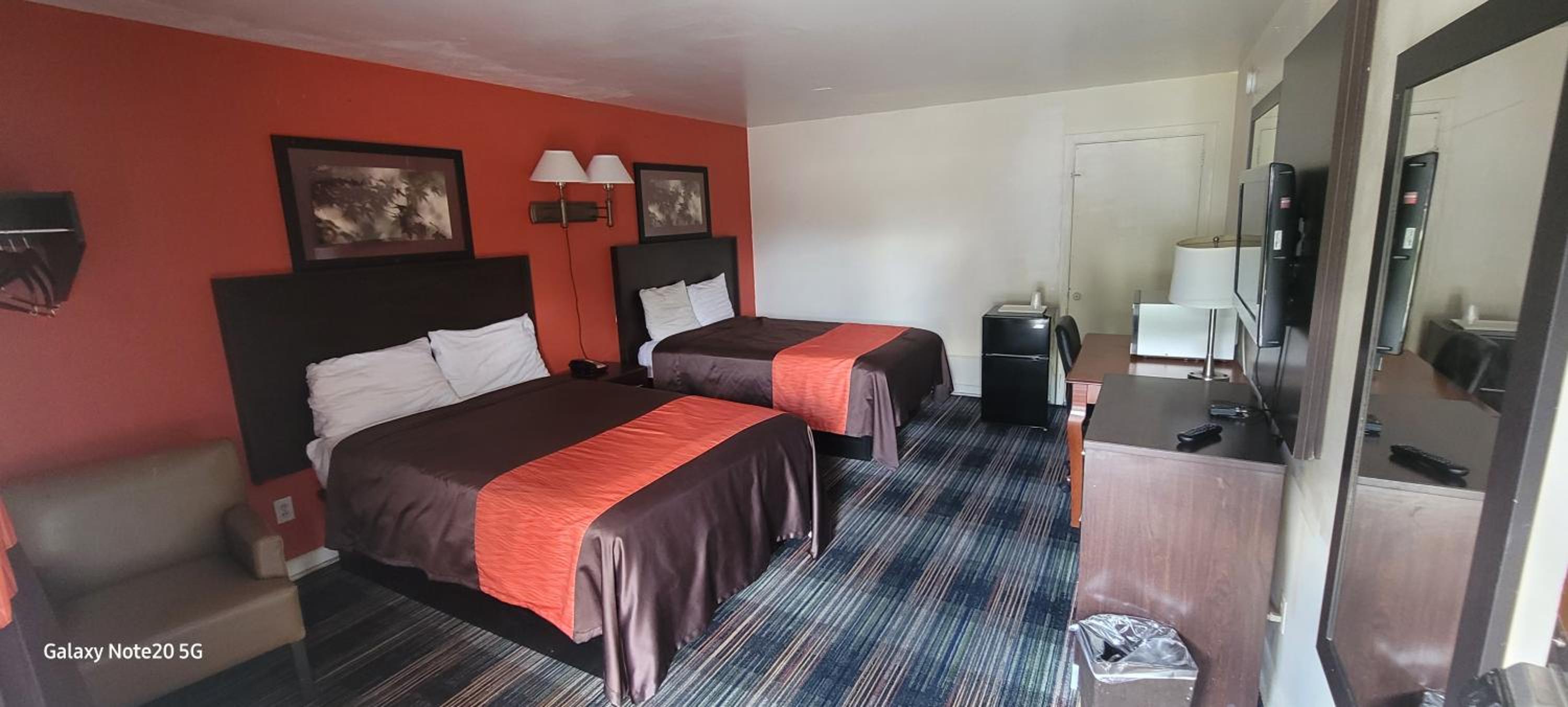 Deluxe 2 Full Beds Non Smoking photo 2
