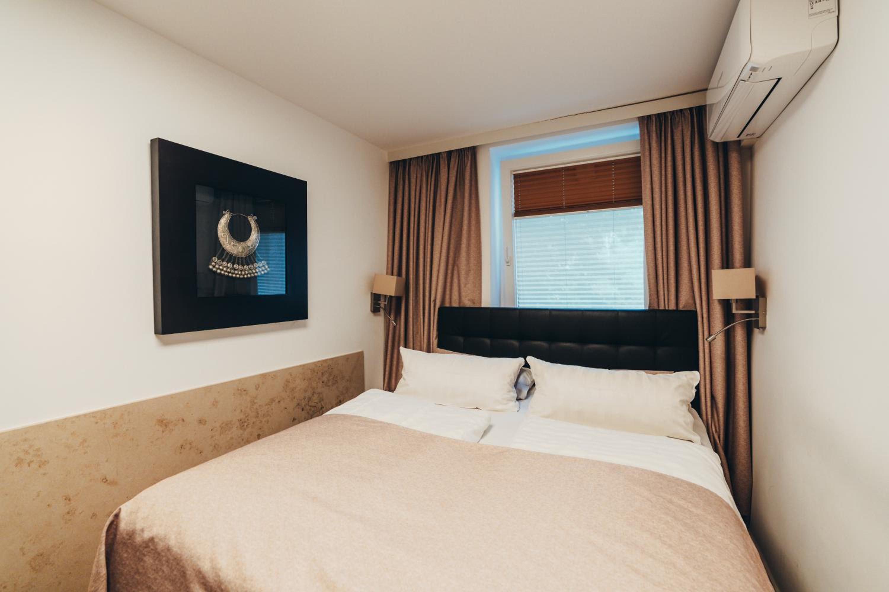 Small Double Room - Photo 2