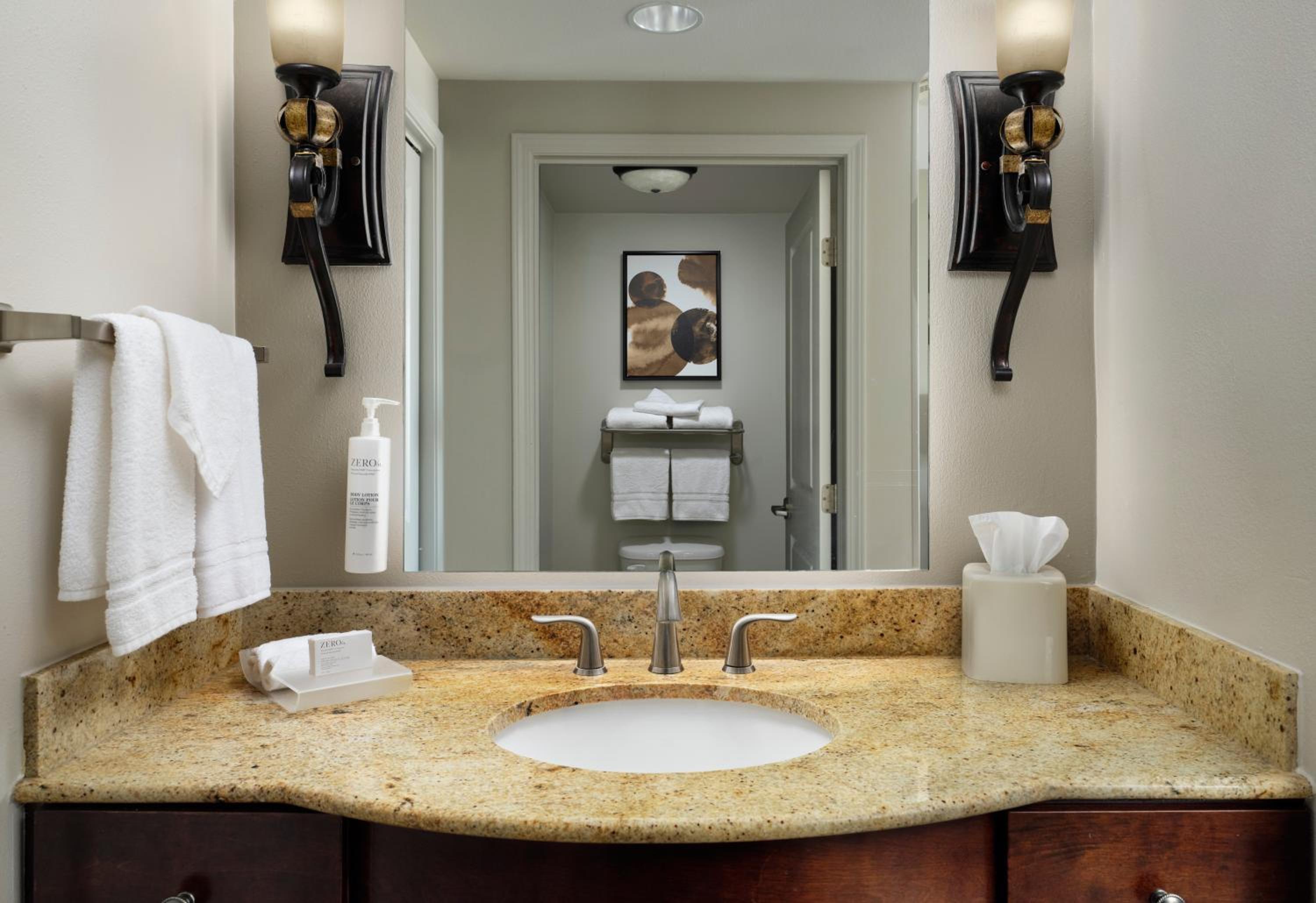King Studio Suite - Non-Smoking - Photo 10