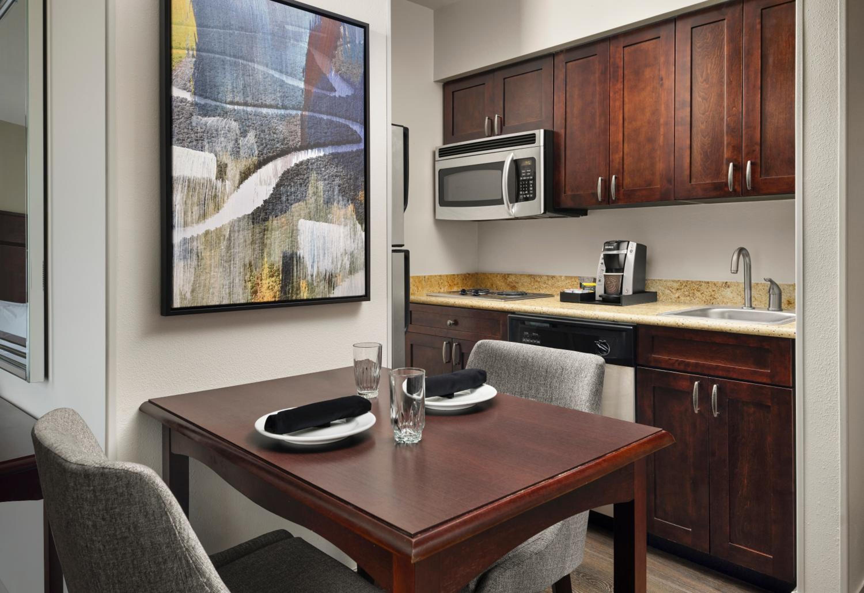 King Studio Suite - Non-Smoking - Photo 8