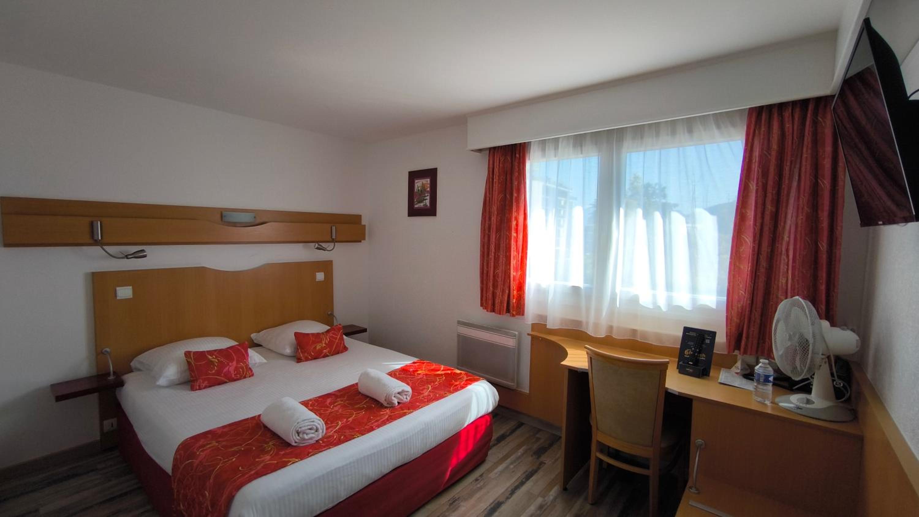 Double Room - Photo 8