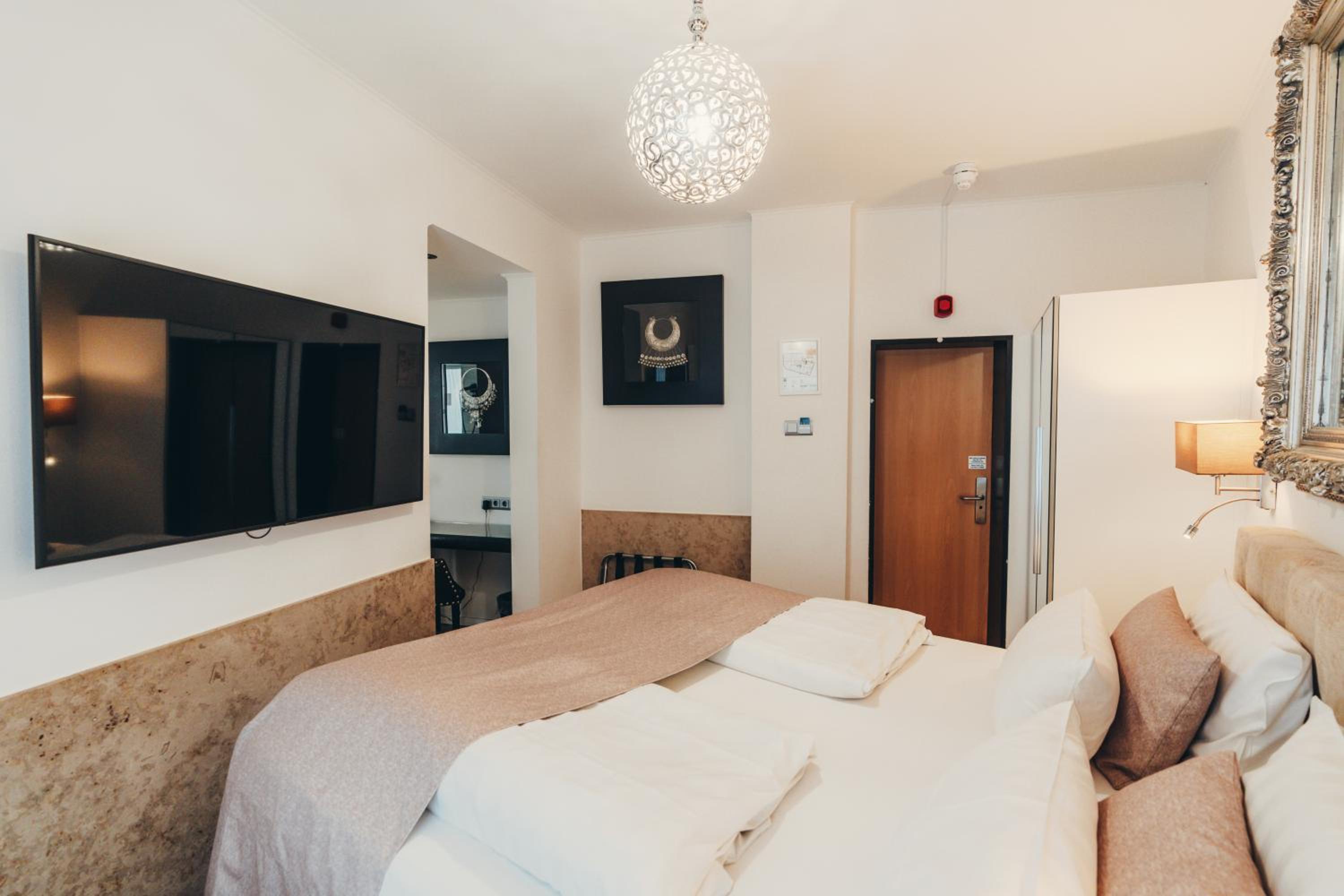 Double Room - Photo 2