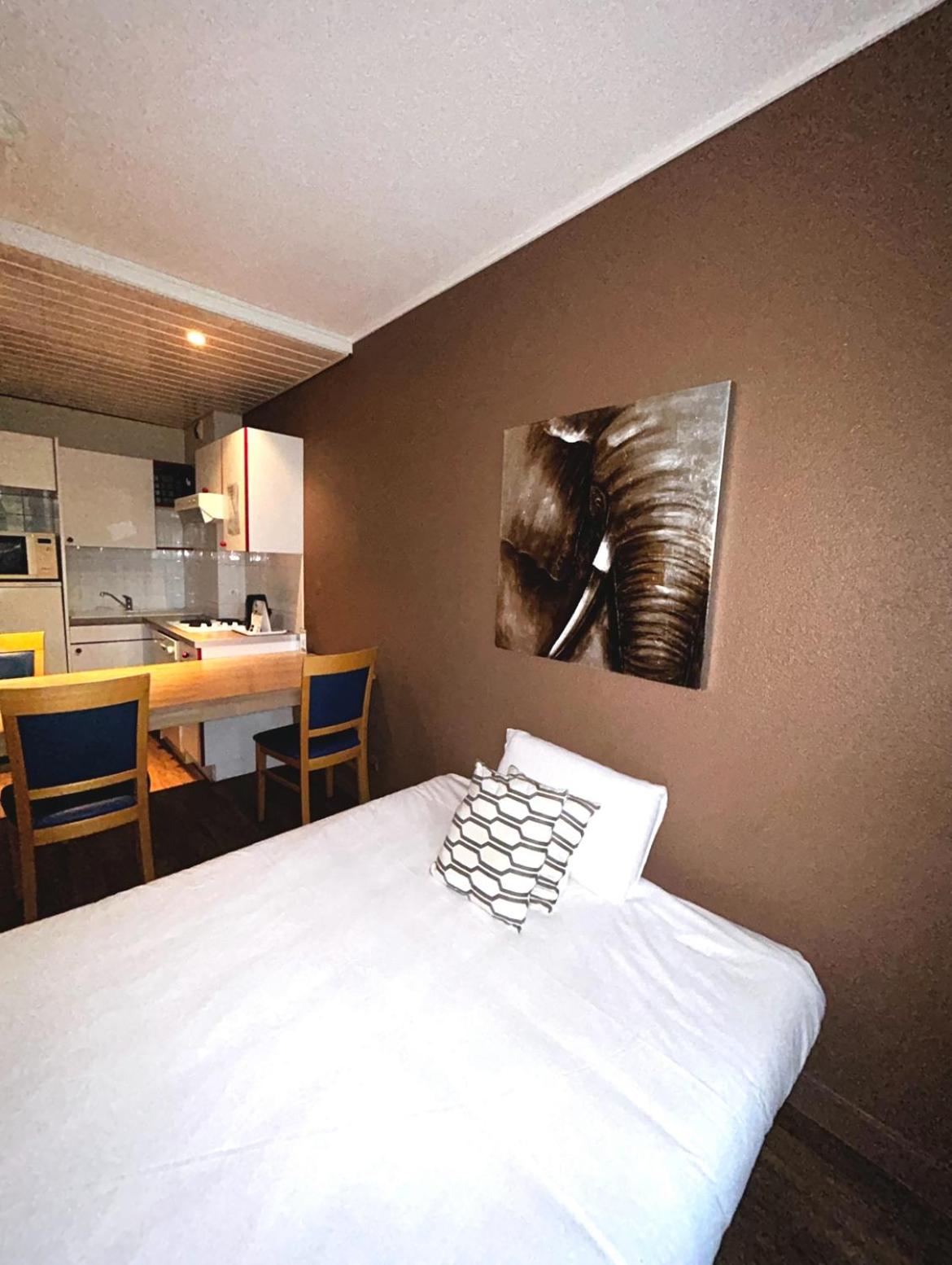 Standard Room - 1 Double Bed 1 Sofa