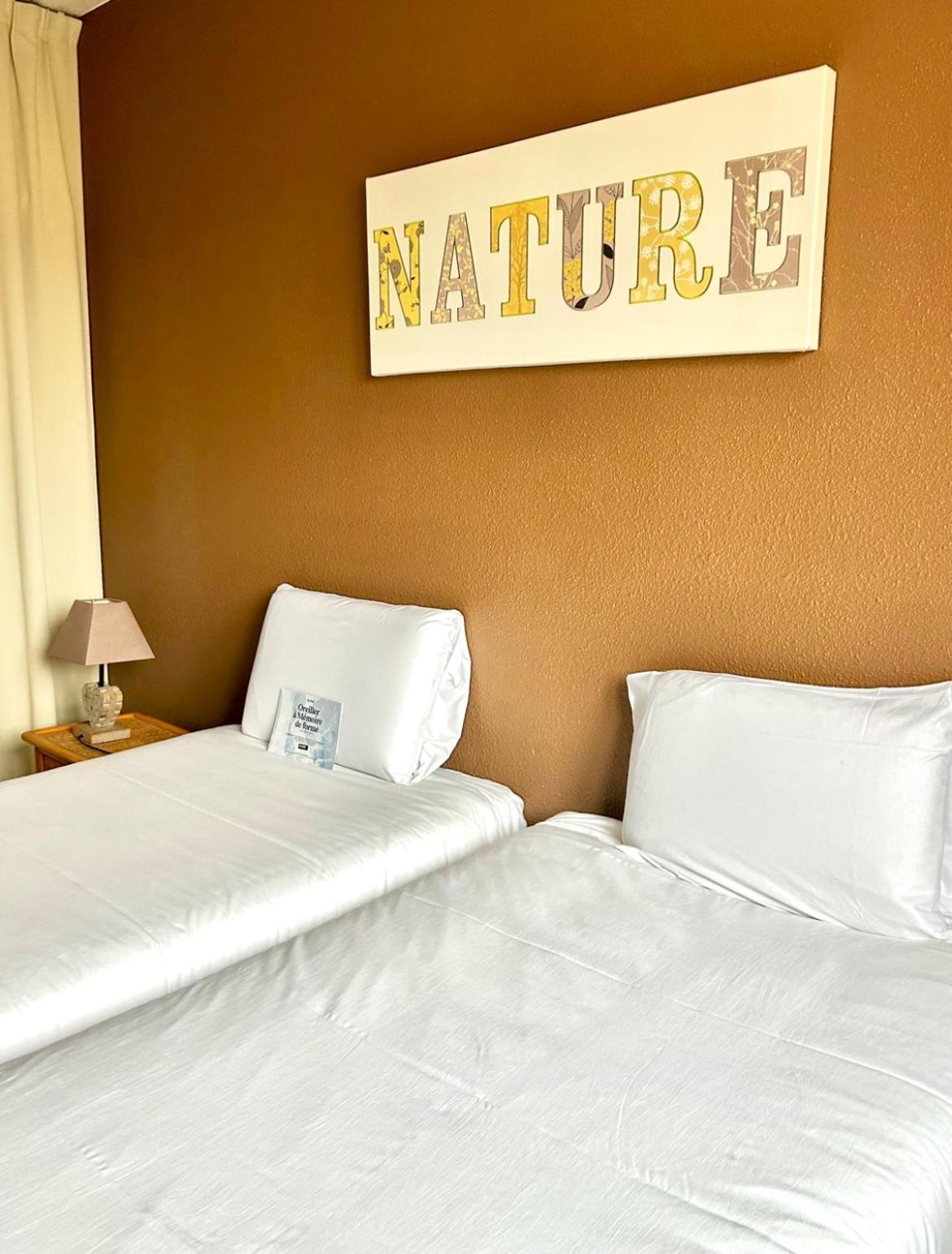 Standard Room - 2 Single Beds 1 Sofa - Photo 6