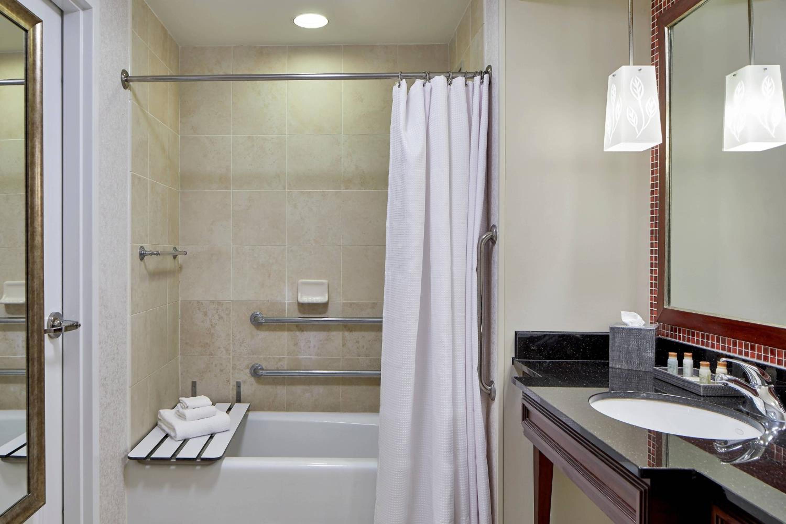 Junior Suite with Two Queen Beds and Sofa Bed photo 3