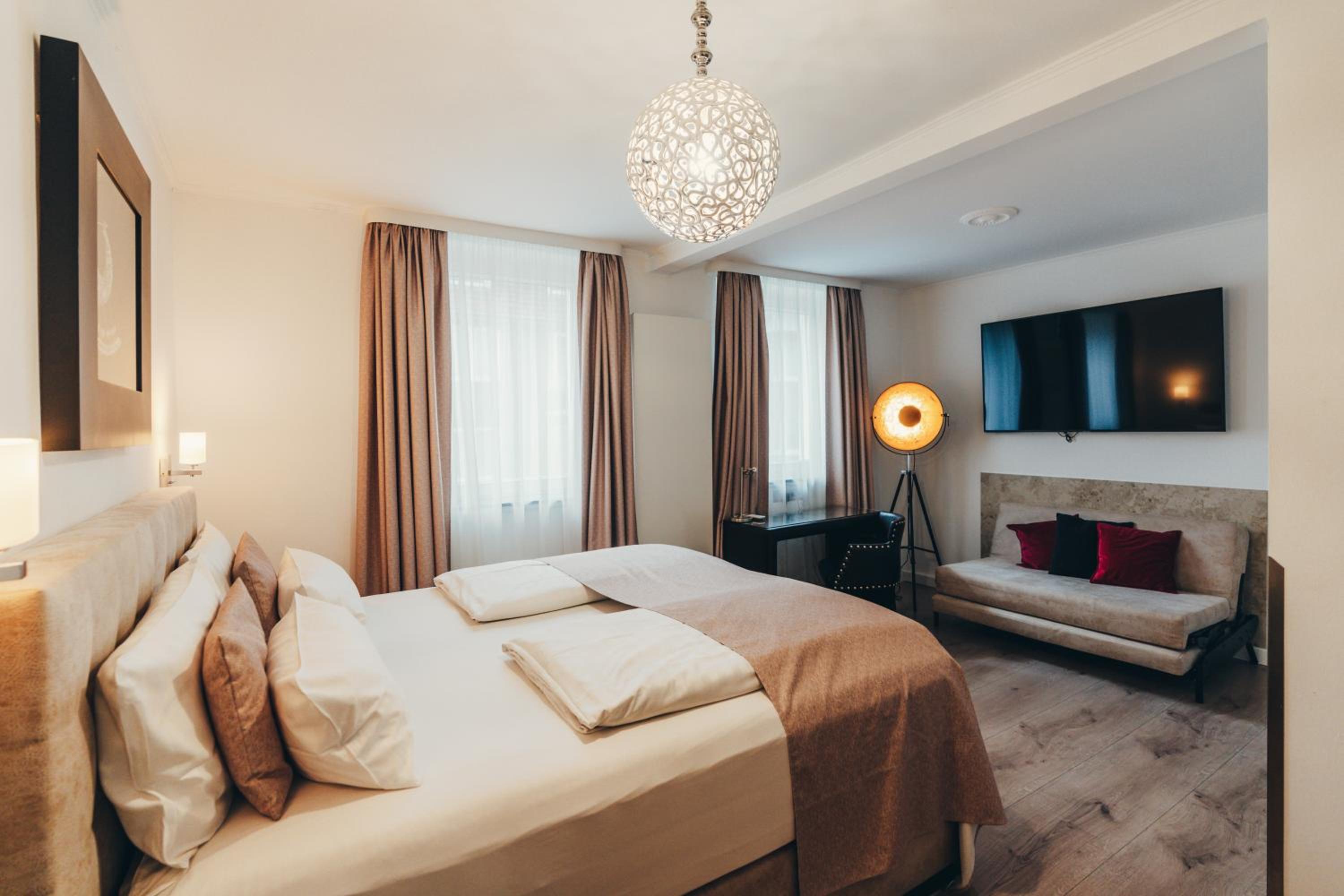 Large Double Room - Photo 4