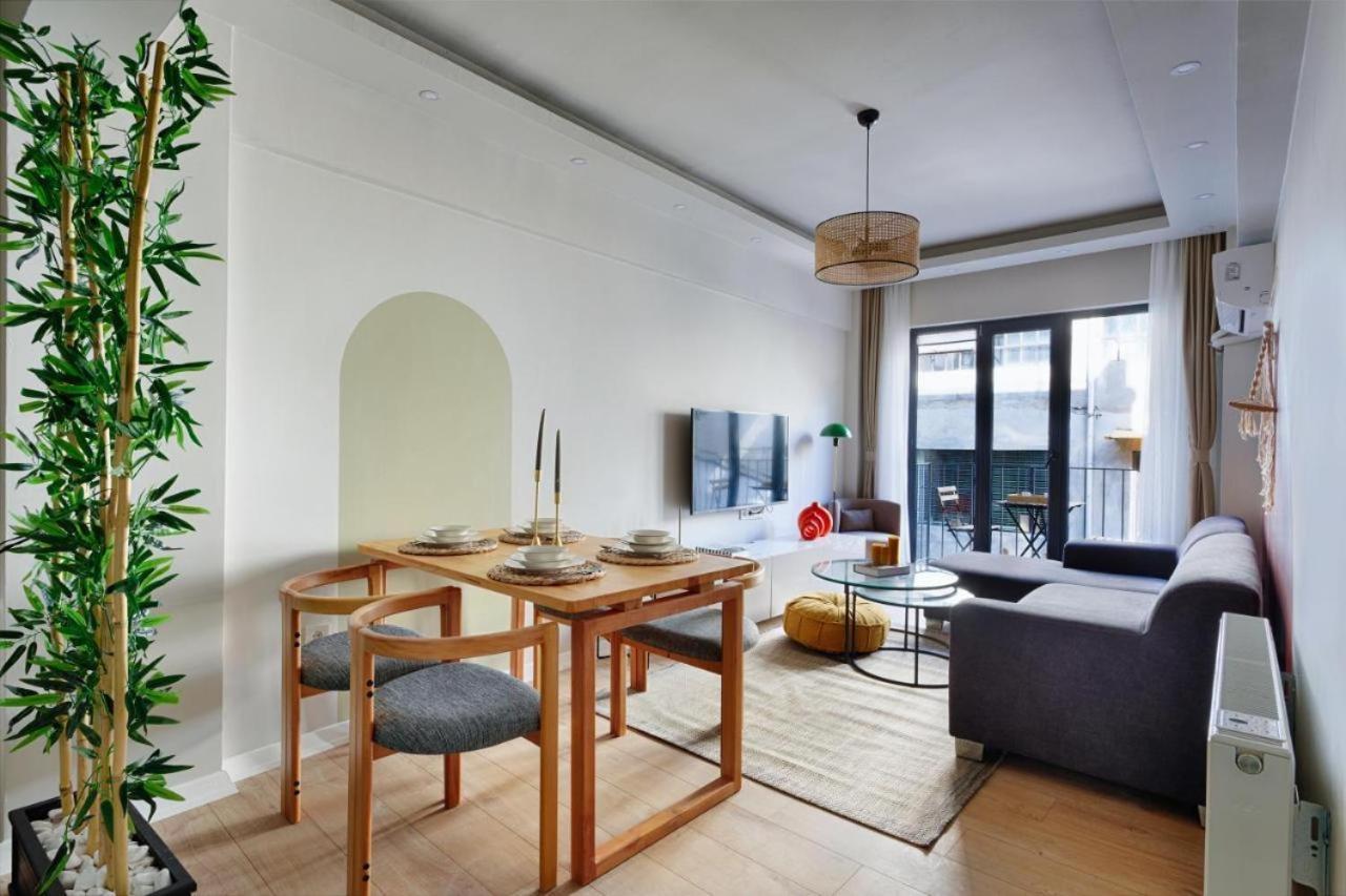 One-Bedroom Apartment with Balcony photo 1