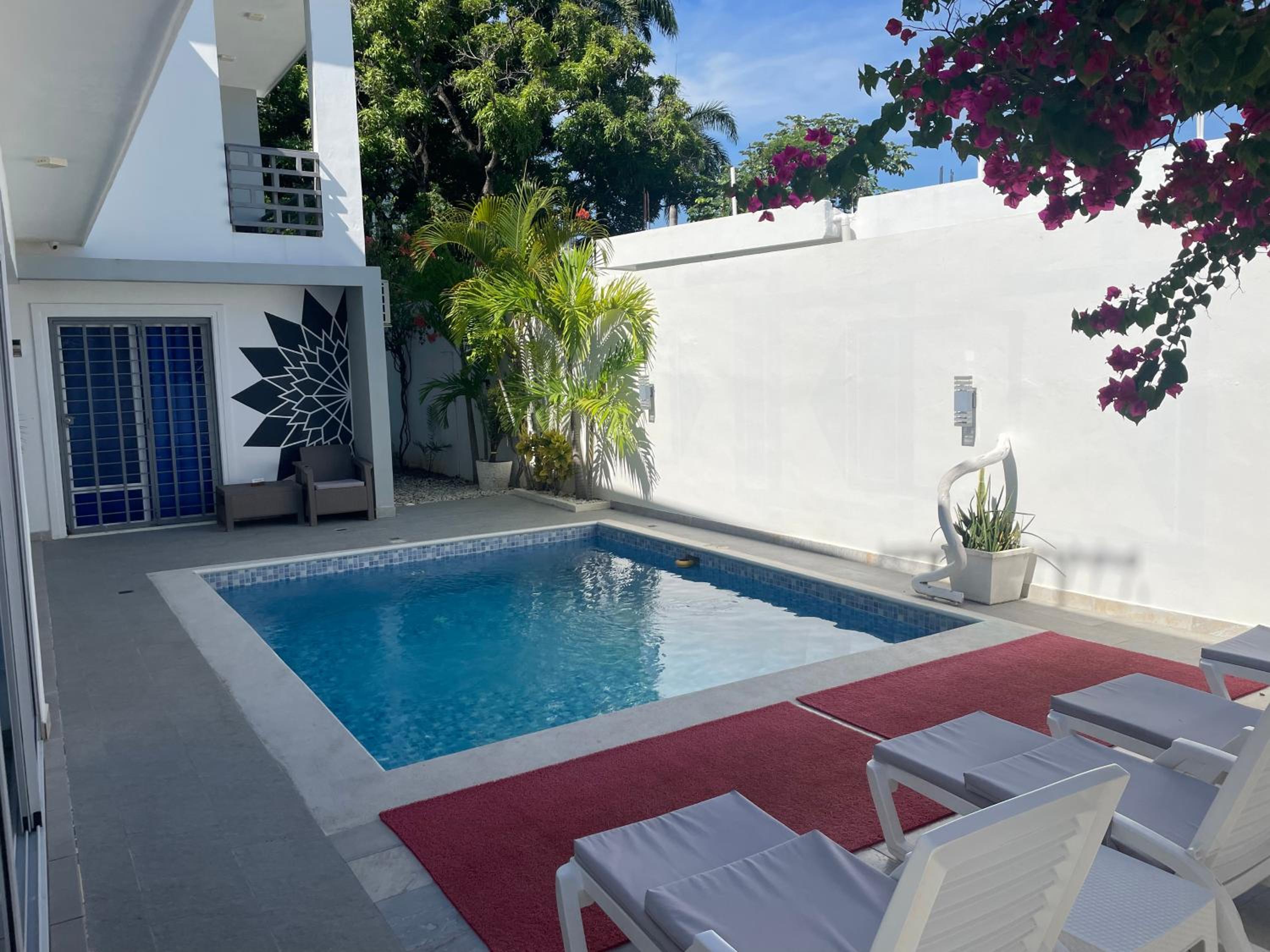 Junior Suite with Pool View - Photo 7