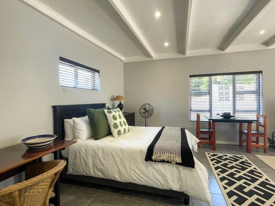 One-Bedroom Apartment - Non-Smoking photo 2