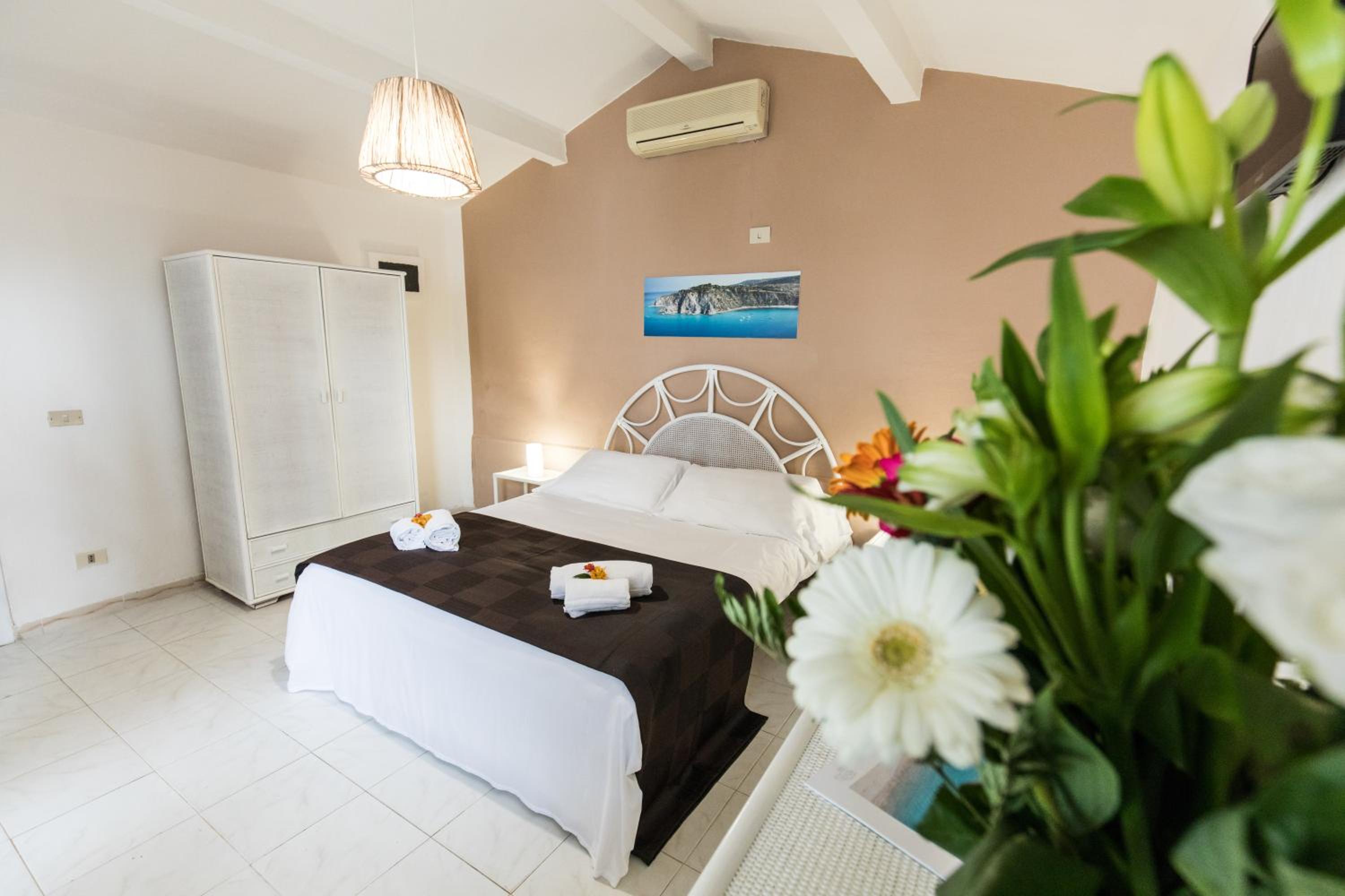 Standard Double Room - Photo 1