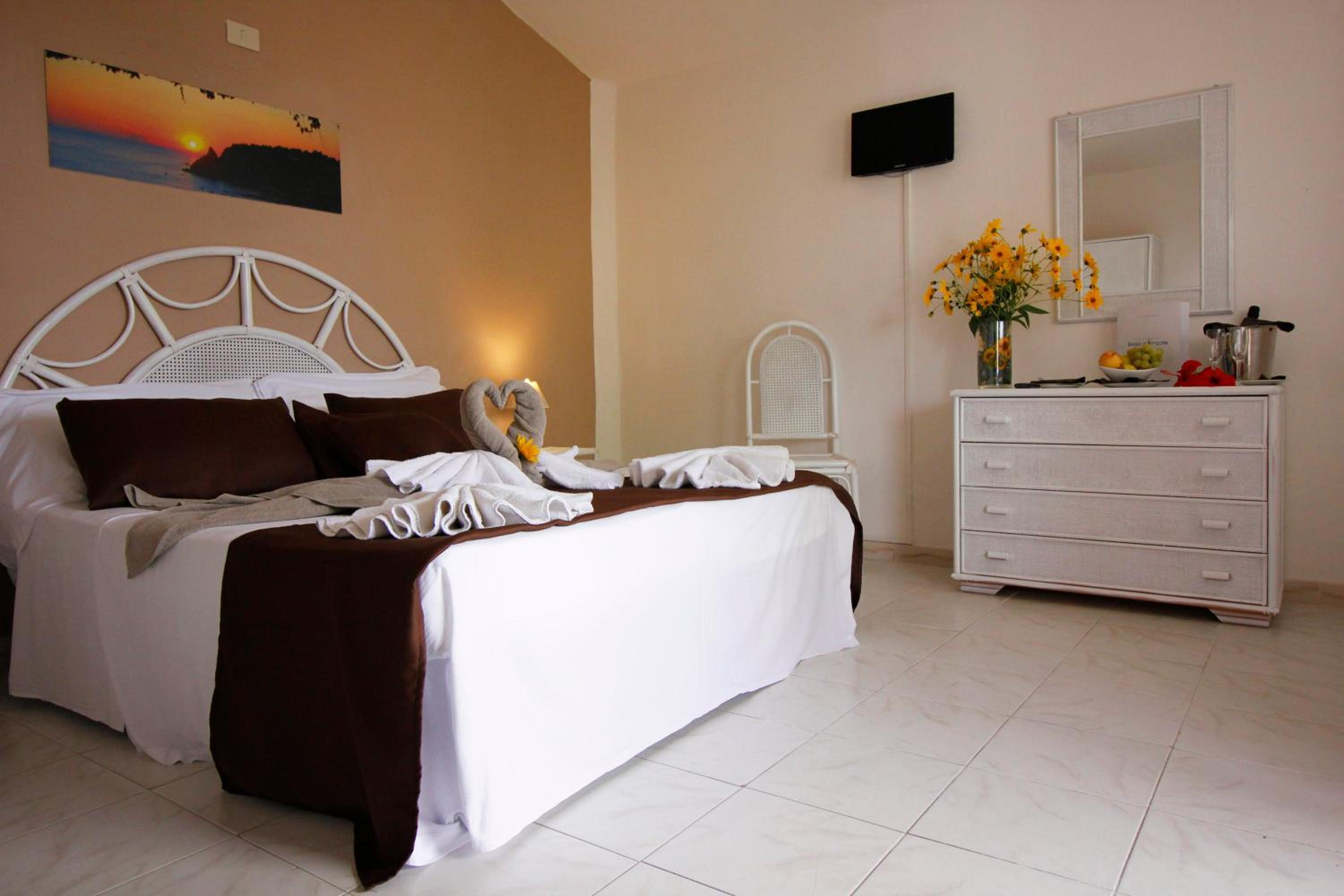 Standard Double Room - Photo 6